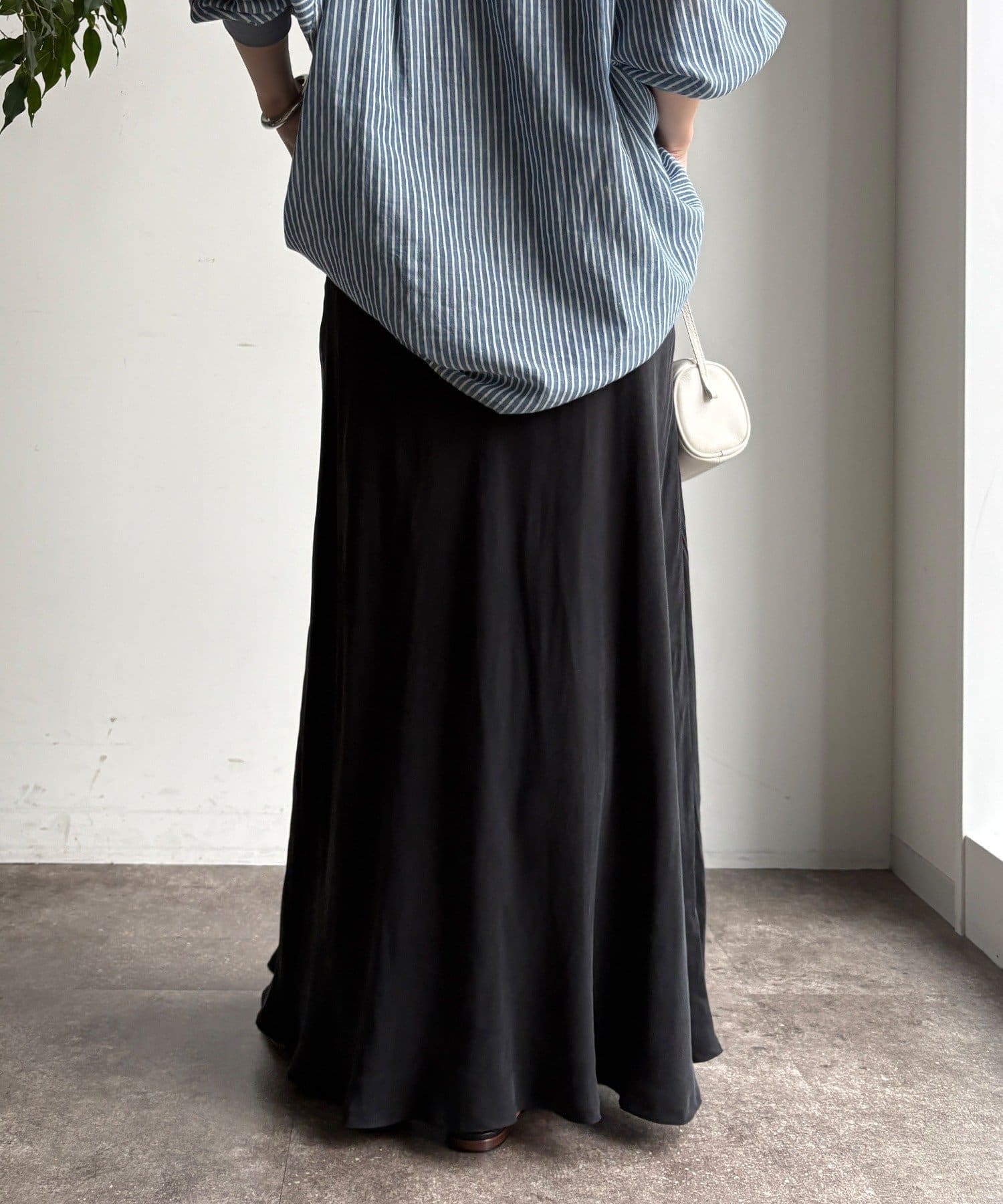 DOUDOU(ドゥドゥ) ベルト付キュプラ混サテンスカート