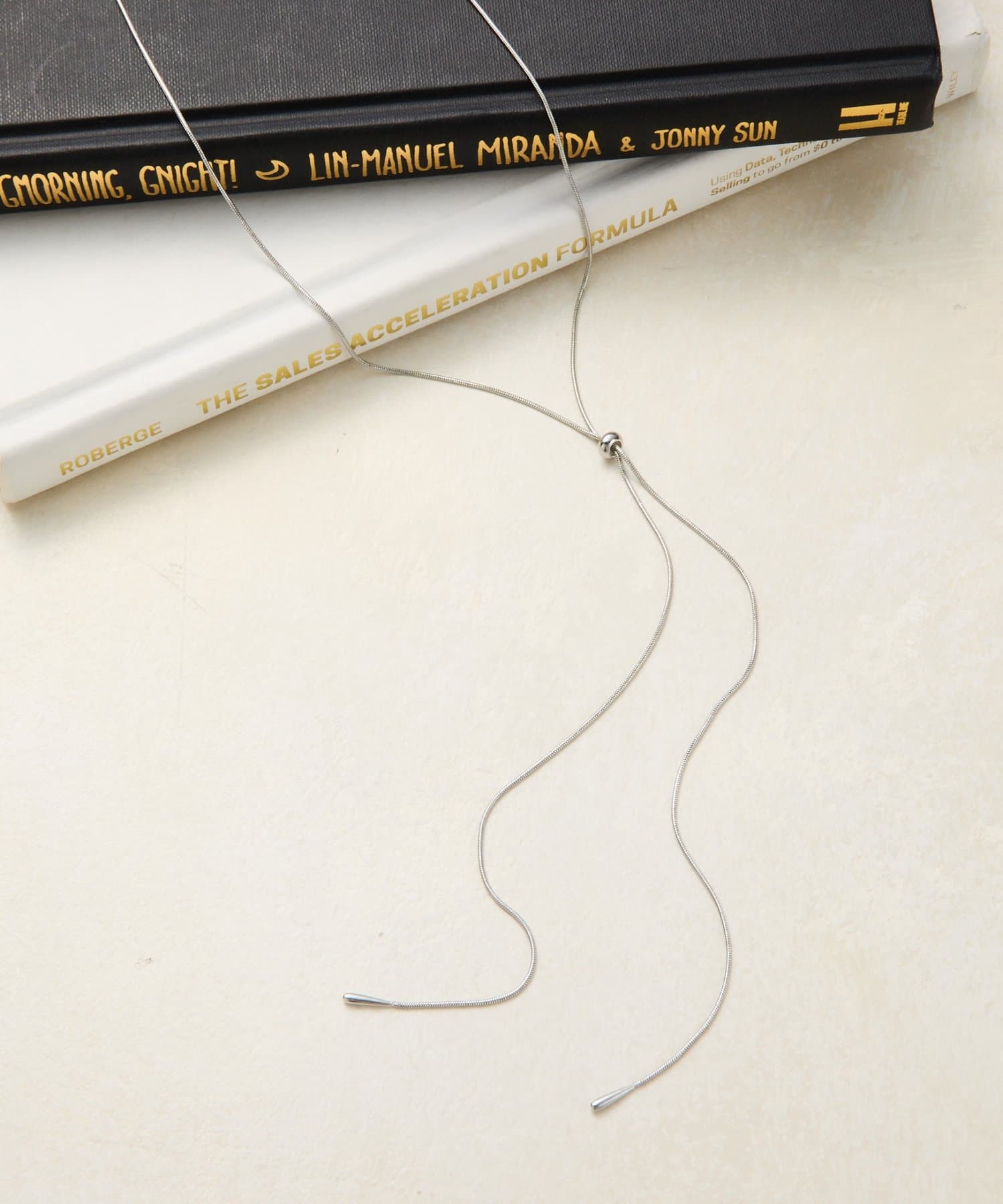 COLONY 2139(コロニー トゥーワンスリーナイン) スレンダードロップループタイ