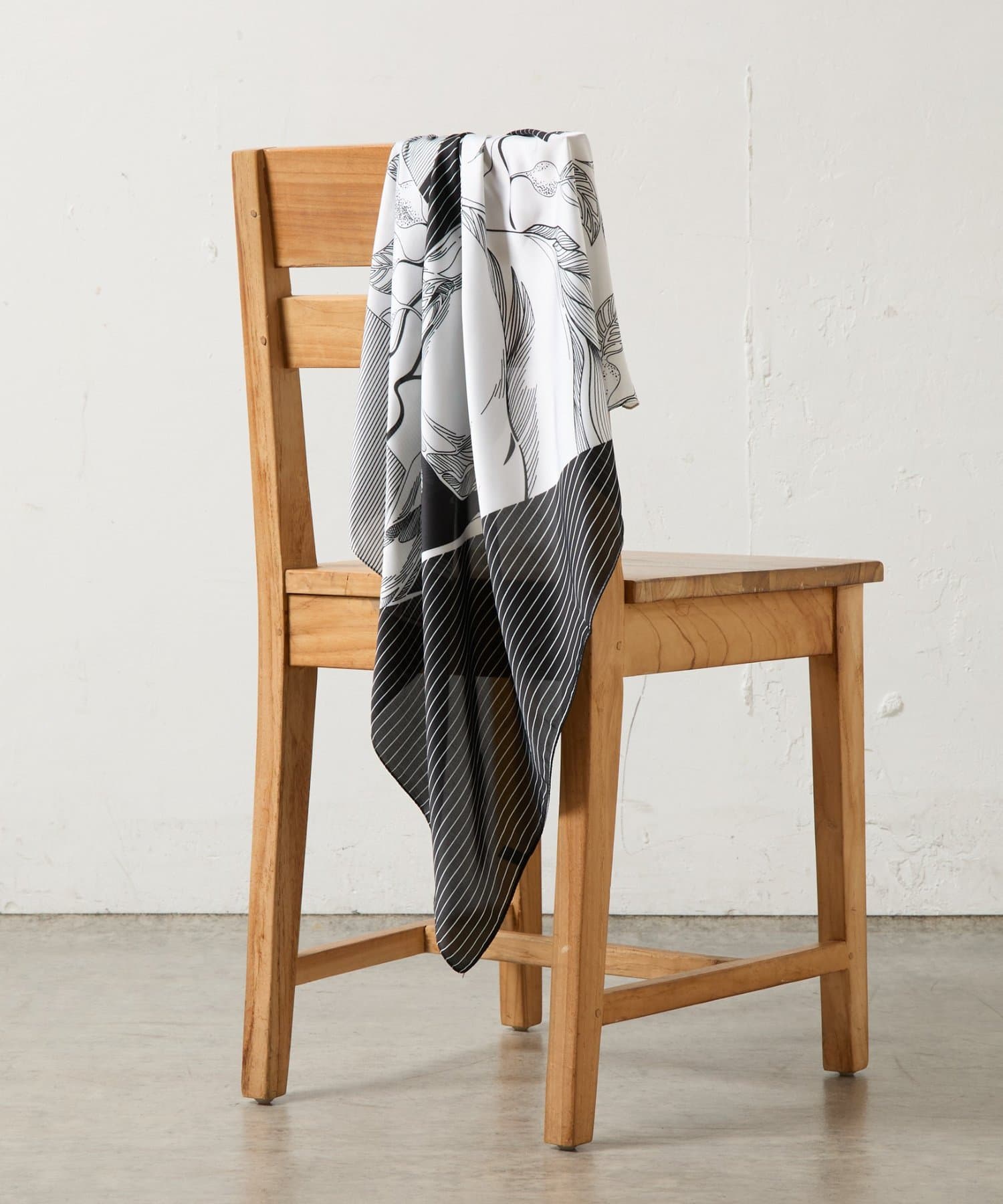 COLONY 2139(コロニー トゥーワンスリーナイン) フラワーストライプ柄スカーフ70×70