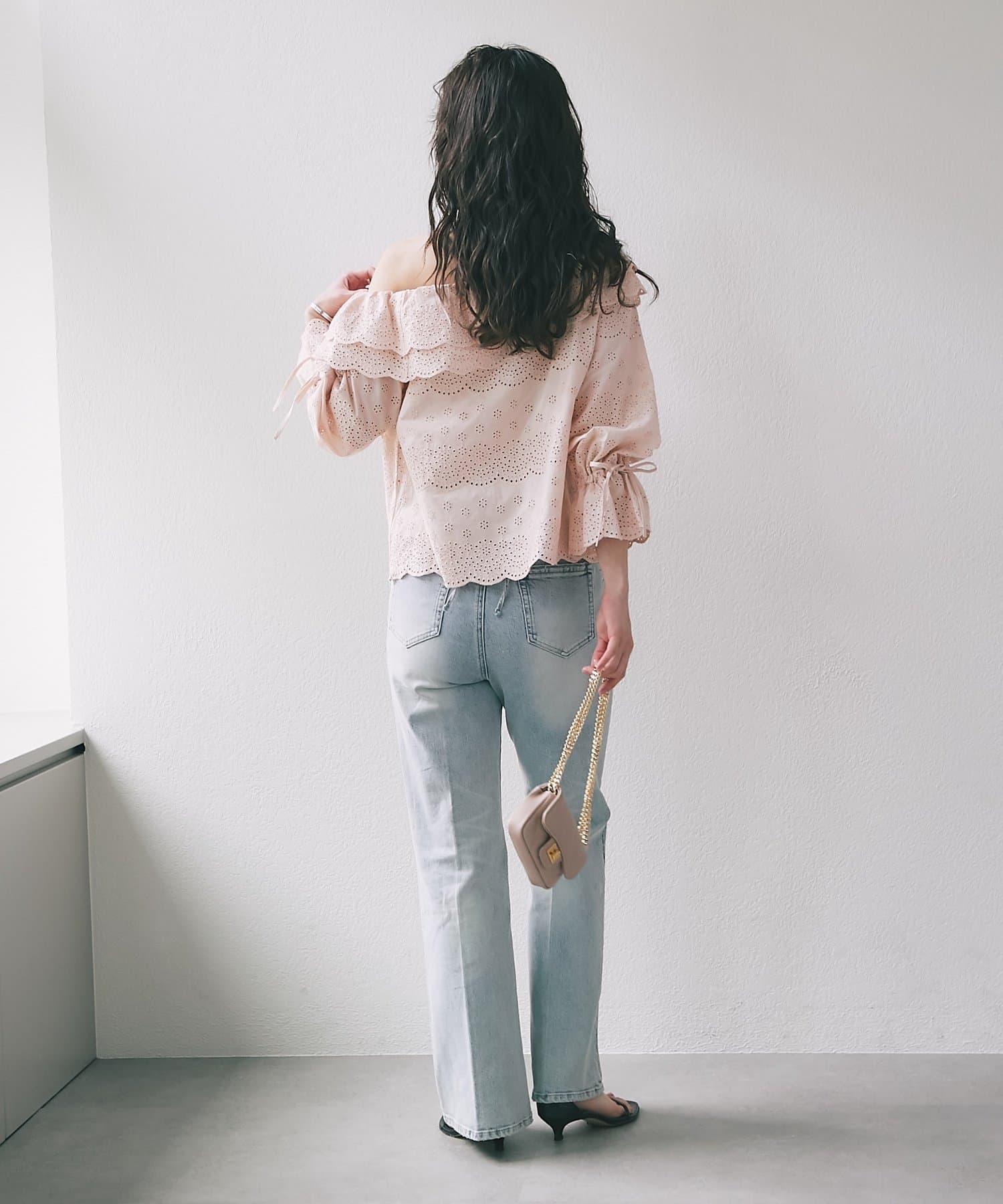 La boutique BonBon(ラブティックボンボン) スカラップレースワンショルブラウス