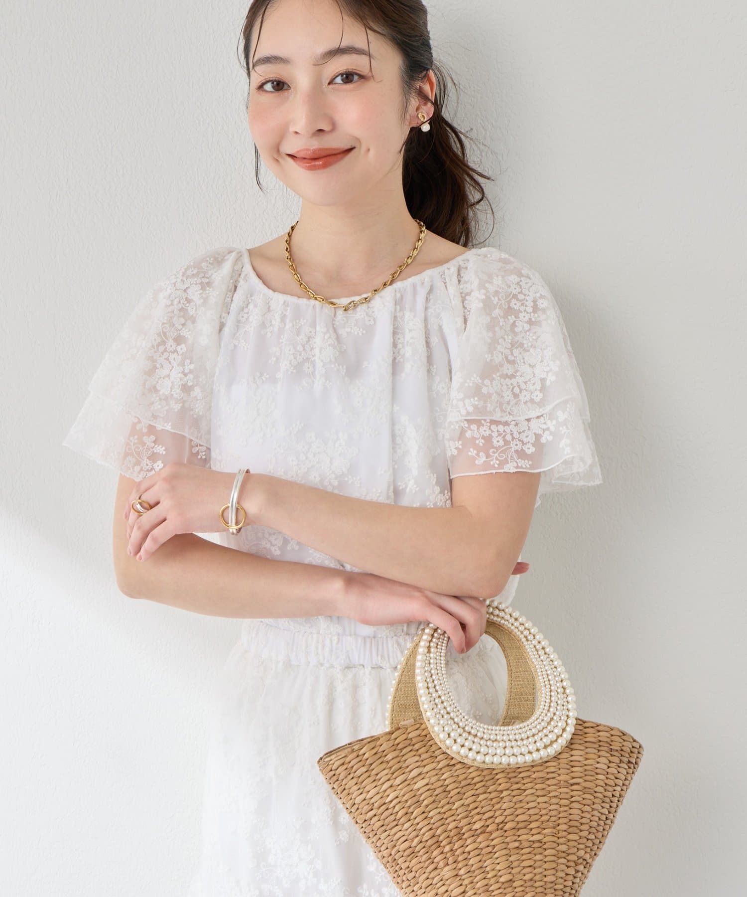 La boutique BonBon(ラブティックボンボン) チュール刺繍フリルスリーブブラウス