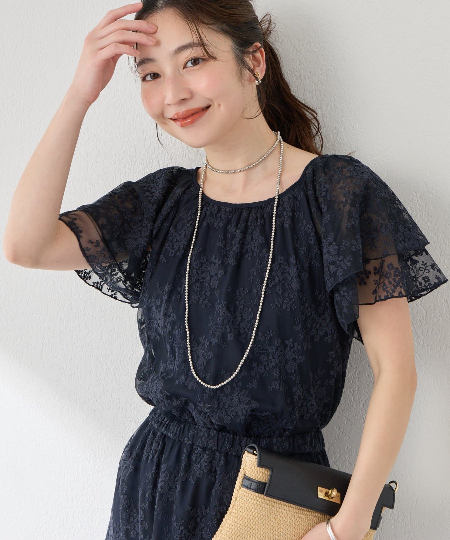 La boutique BonBon(ラブティックボンボン) チュール刺繍フリルスリーブブラウス