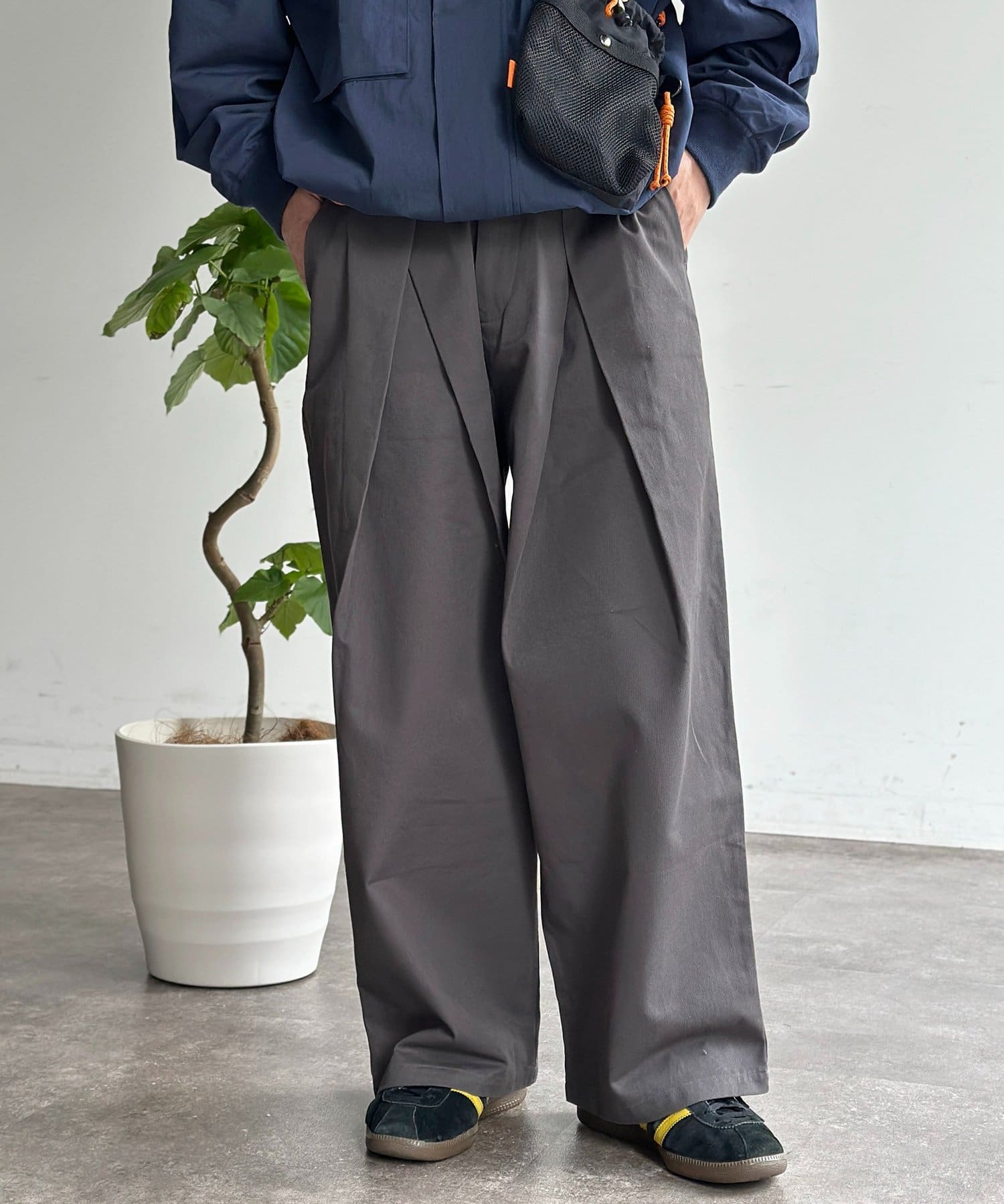 CPCM(シーピーシーエム) クロスタックベルト付きチノパンツ