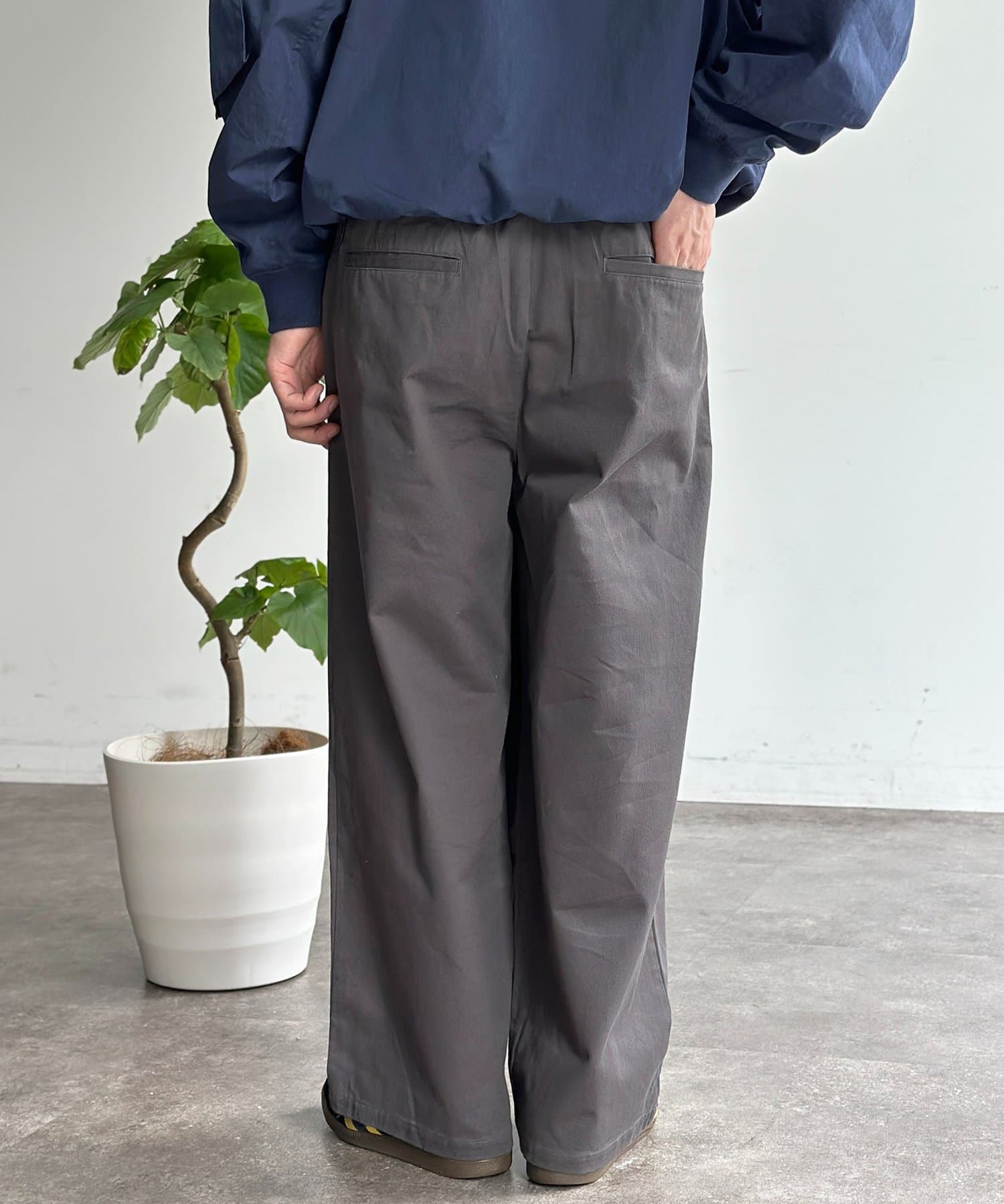 CPCM(シーピーシーエム) クロスタックベルト付きチノパンツ