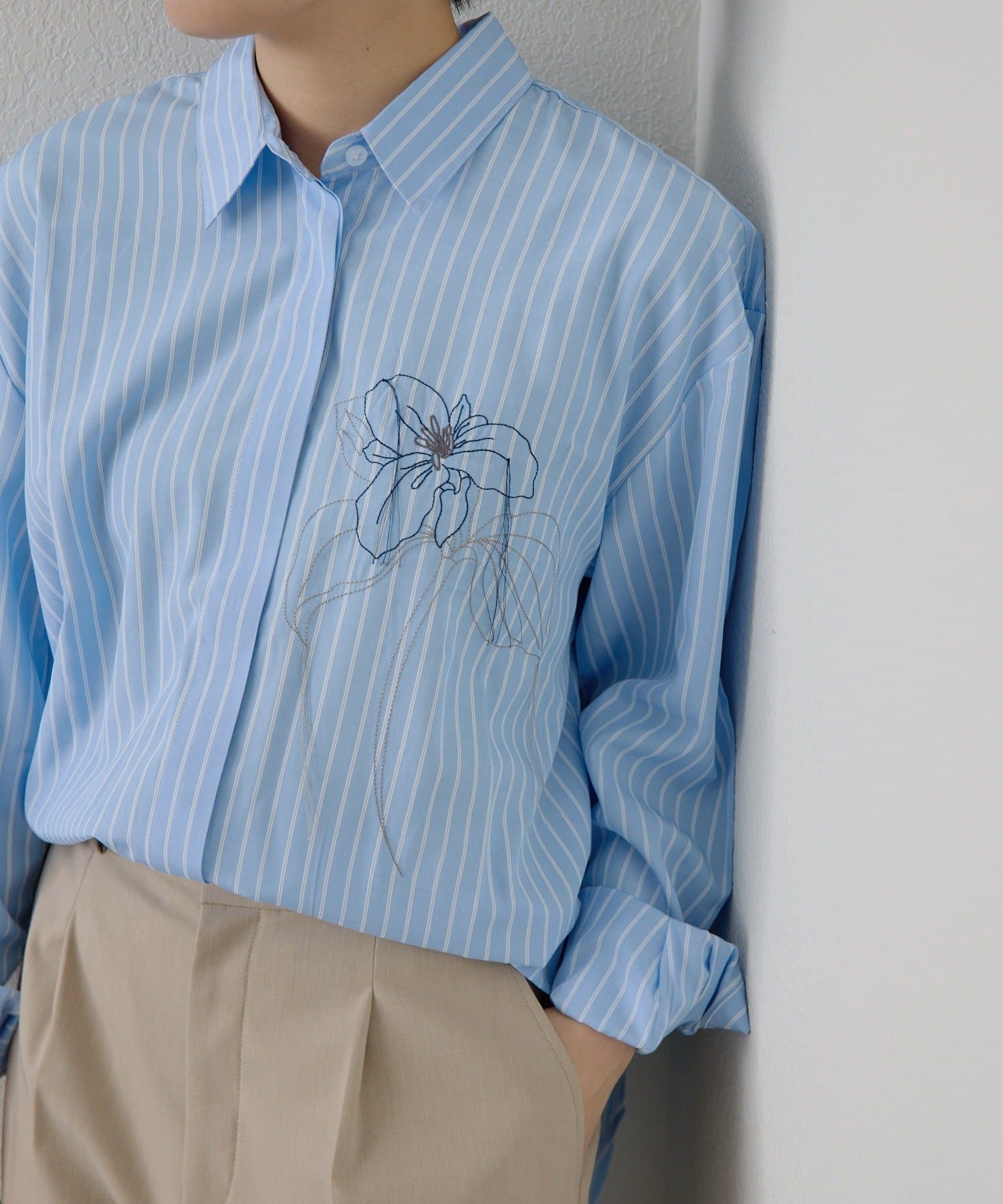 ear PAPILLONNER(イア パピヨネ) ハイカット花刺しゅうシャツ【SUM1 STYLE(スミスタイル)】