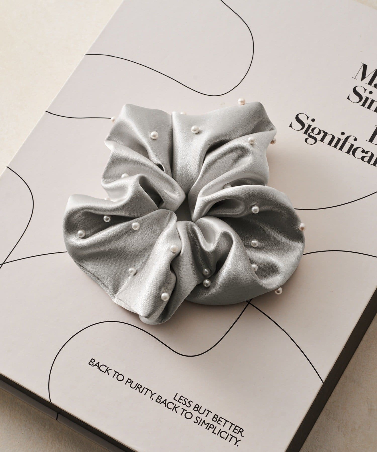 Lattice(ラティス) パール付きサテンシュシュ