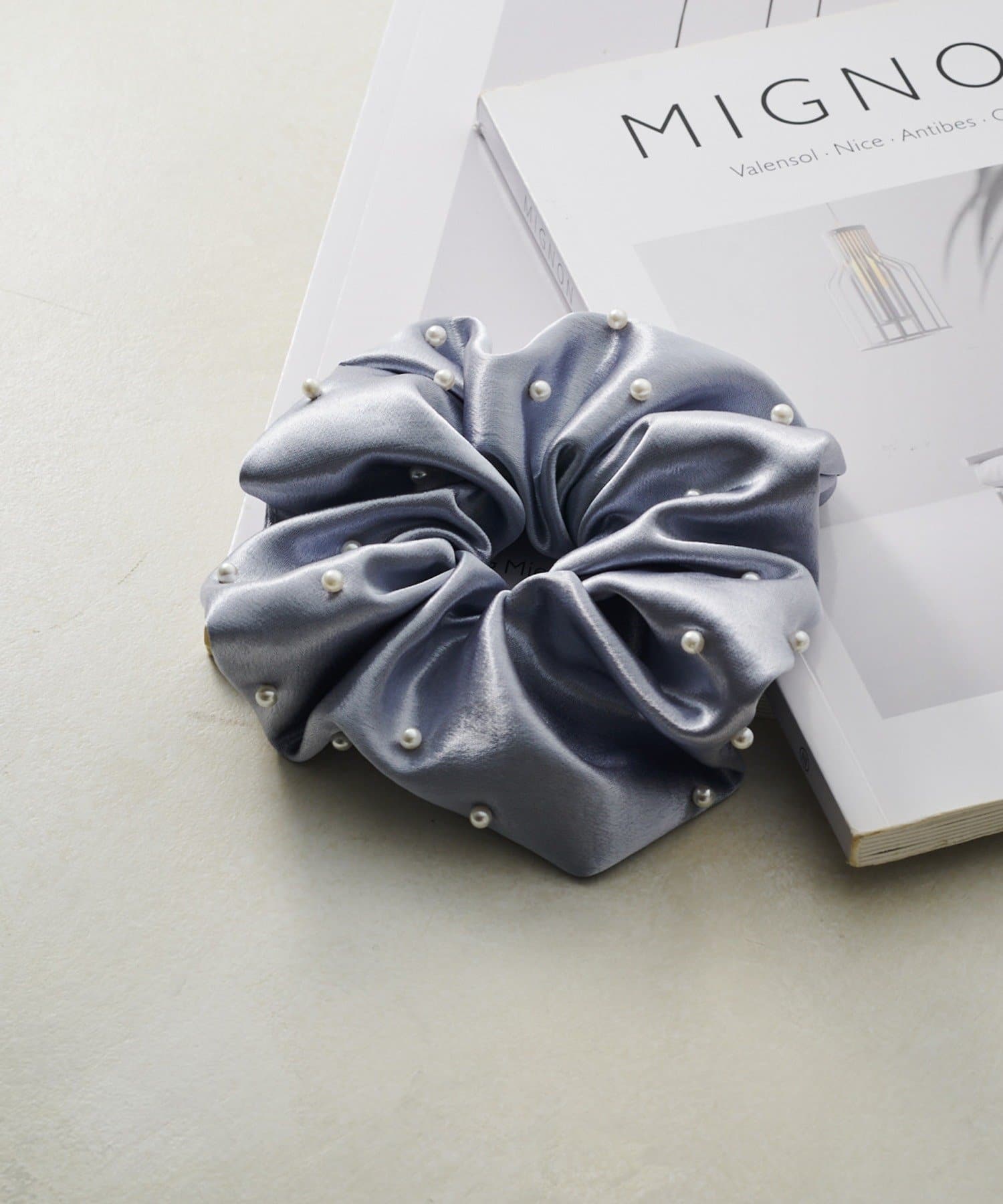 Lattice(ラティス) パール付きサテンシュシュ