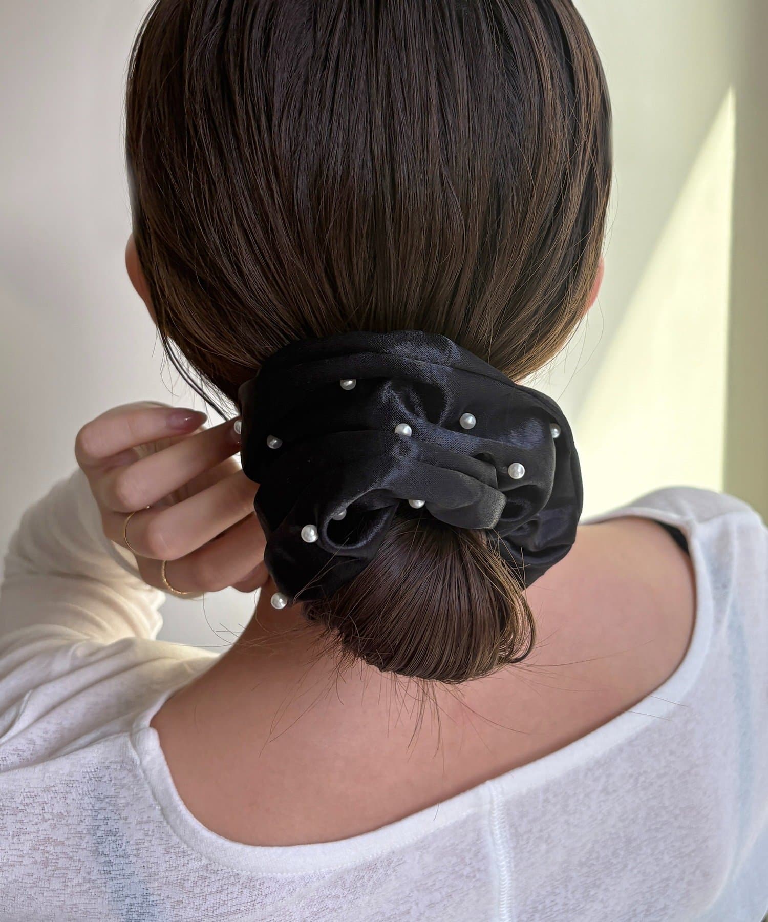 Lattice(ラティス) パール付きサテンシュシュ