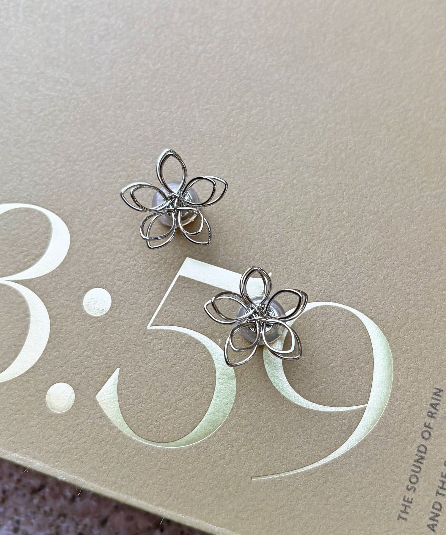 Lattice(ラティス) フラワーマグネットピアス