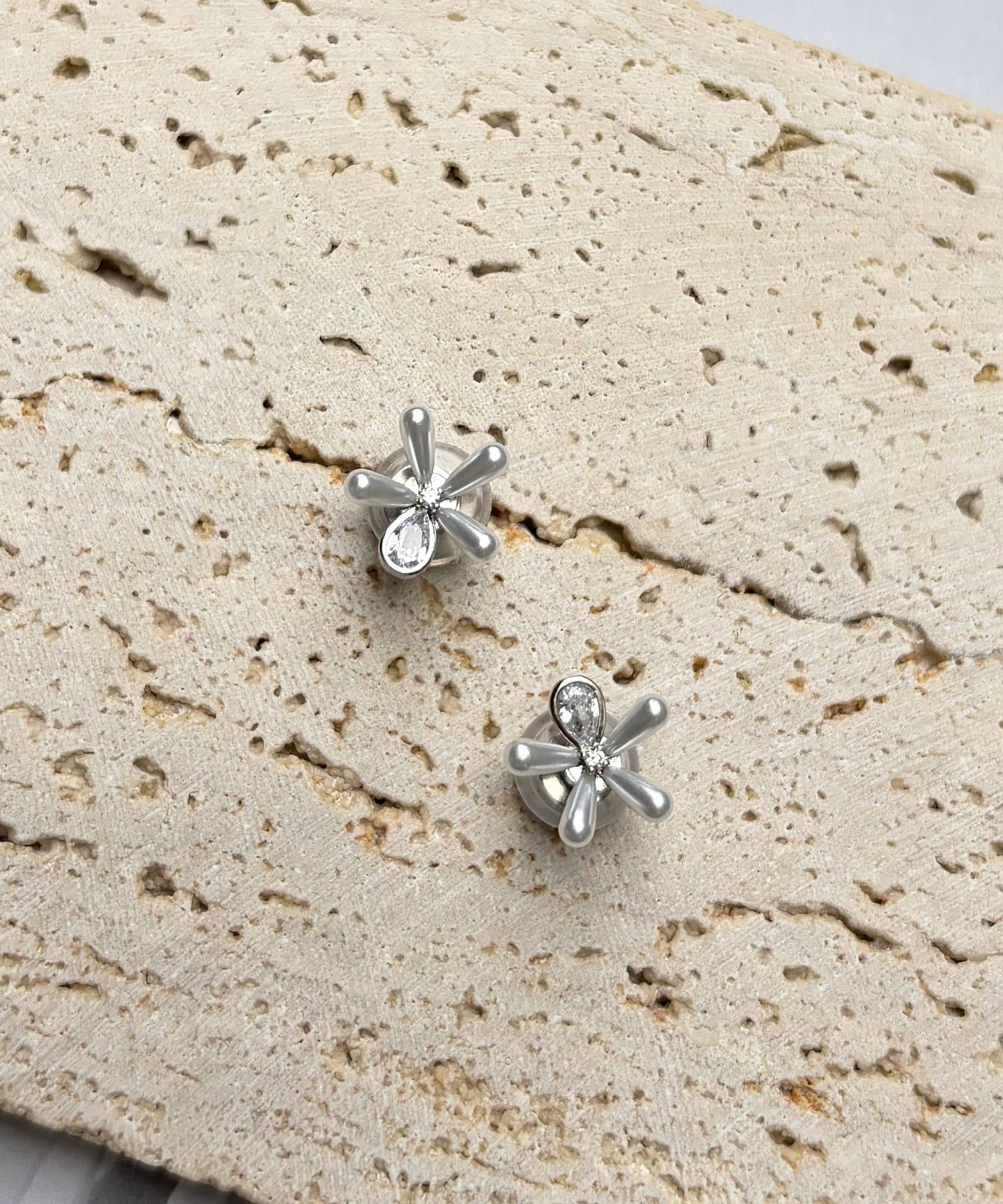 Lattice(ラティス) フラワーマグネットピアス