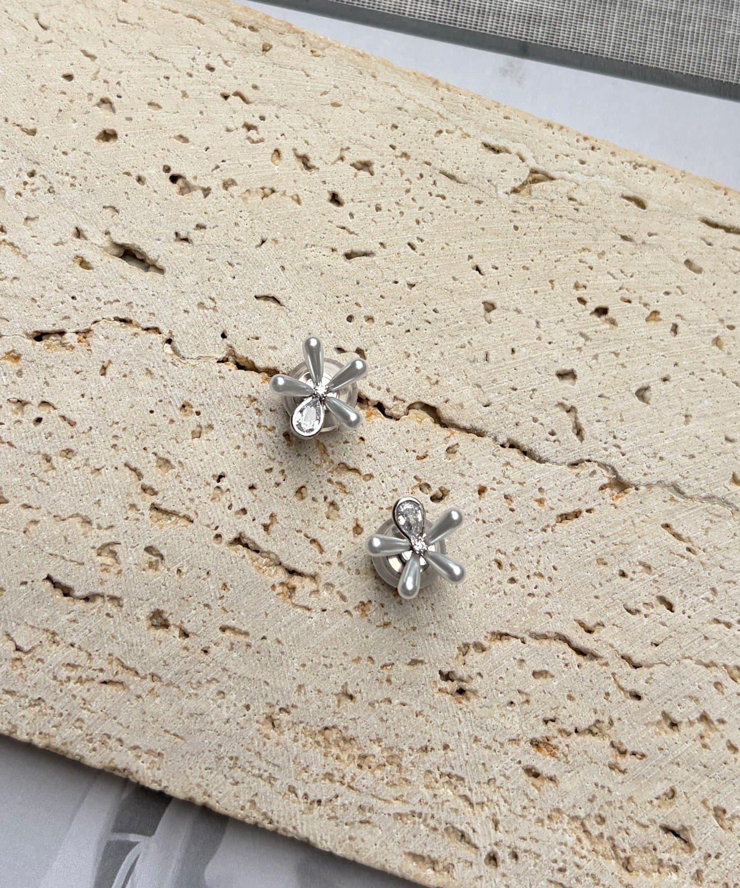 Lattice(ラティス) フラワーマグネットピアス