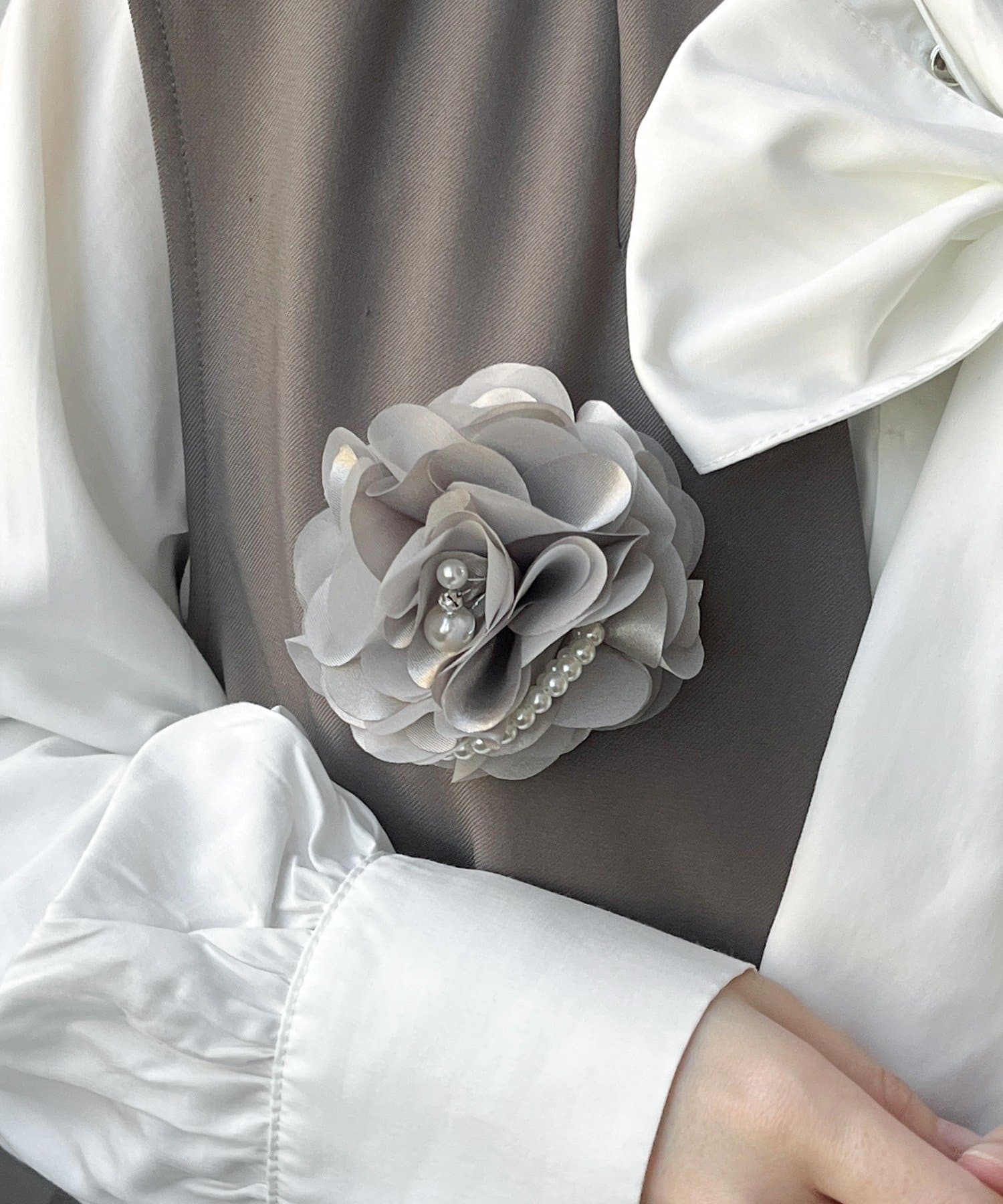 3COINS(スリーコインズ) ローズコサージュ