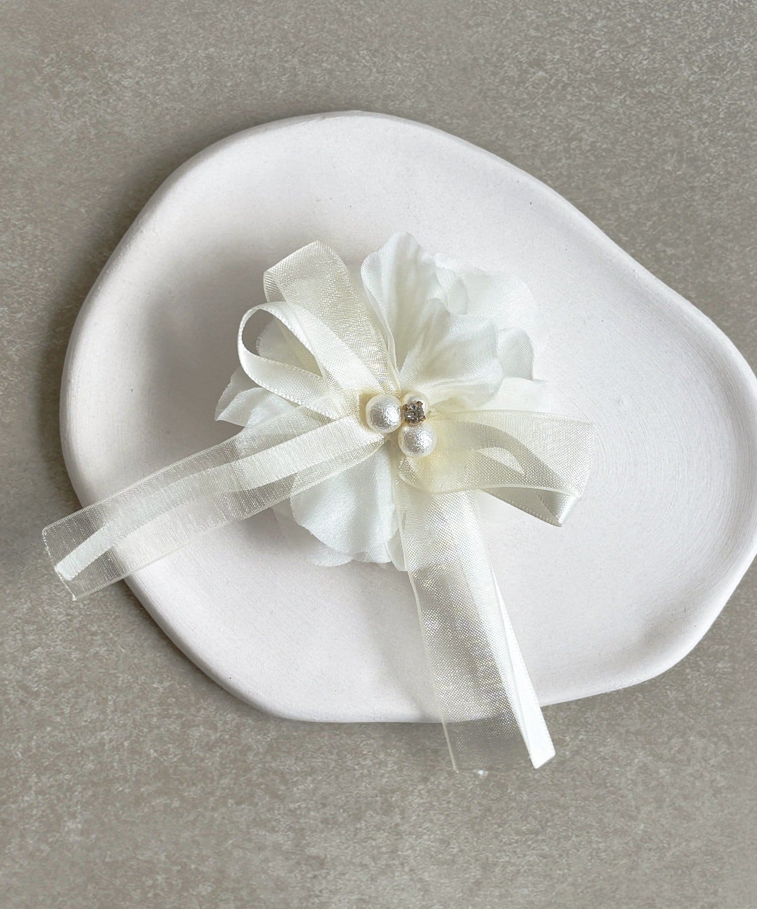 3COINS(スリーコインズ) キッズリボンパールコサージュ