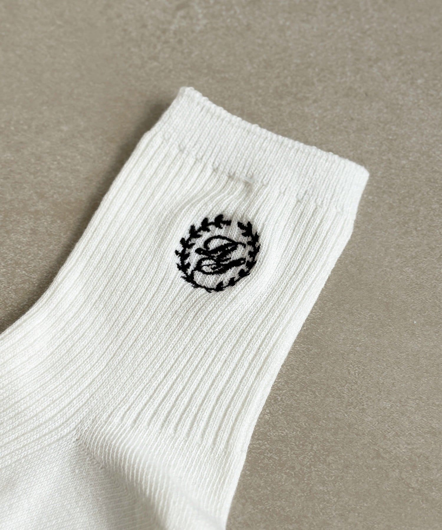 3COINS(スリーコインズ) キッズロゴソックス