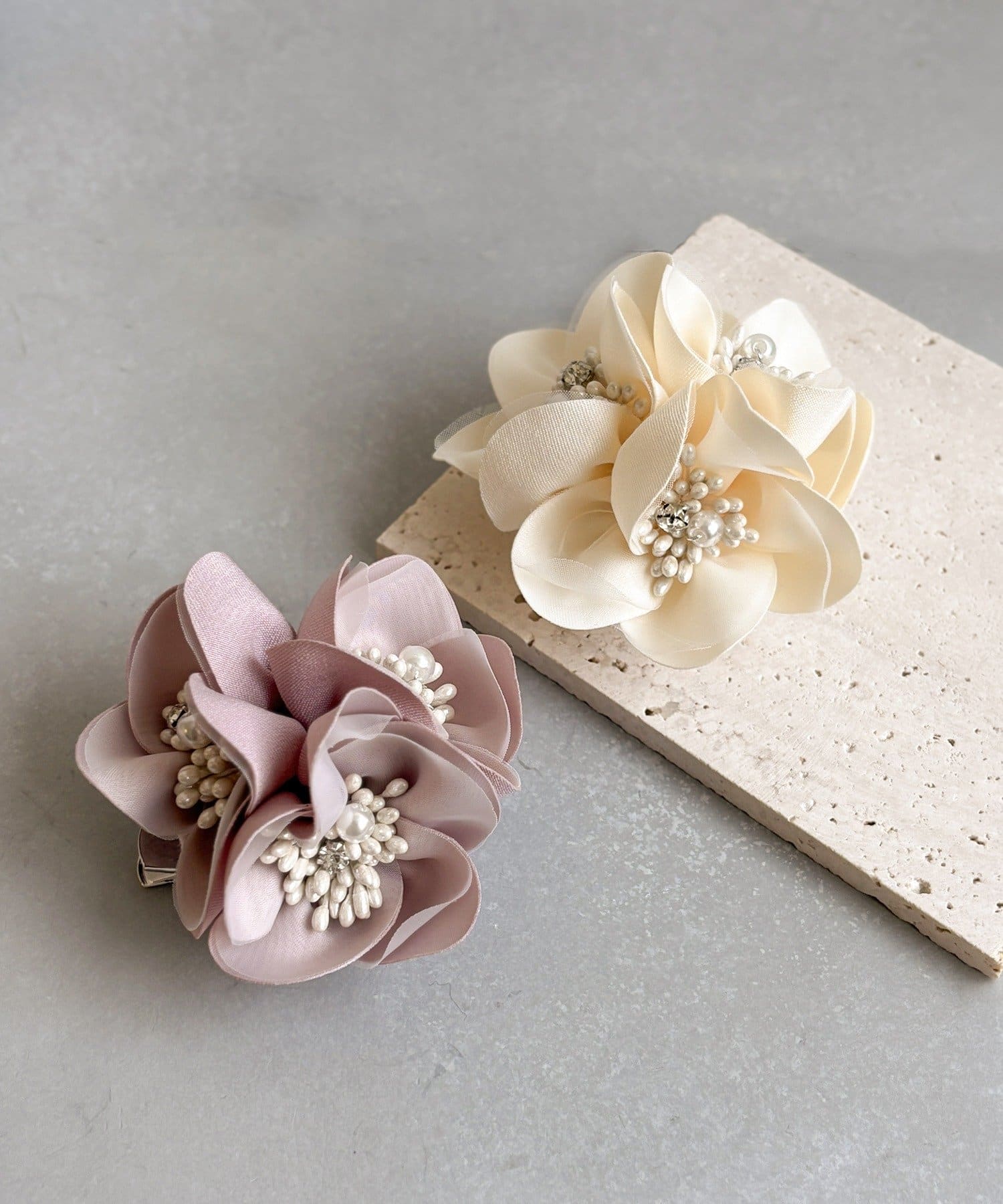 3COINS(スリーコインズ) フラワーMIXコサージュ