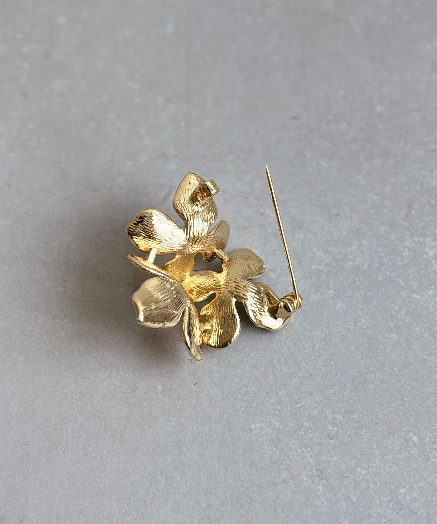 3COINS(スリーコインズ) フラワーパールブローチ3個セット