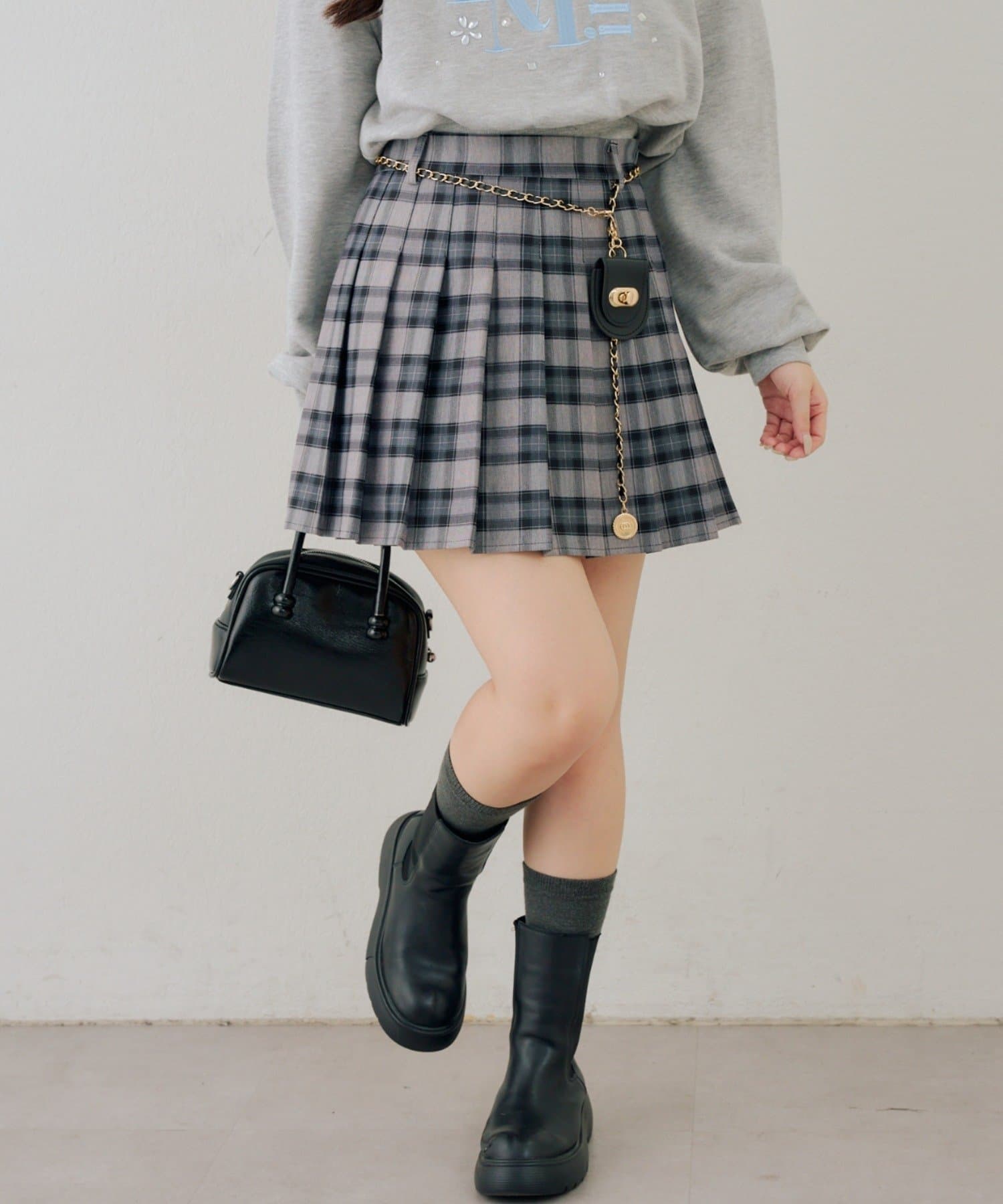 NICE CLAUP / OLIVE des OLIVE OUTLET(ナイスクラップ  / オリーブ デ オリーブ アウトレット) 【continuer】チャーム付プリーツミニスカート