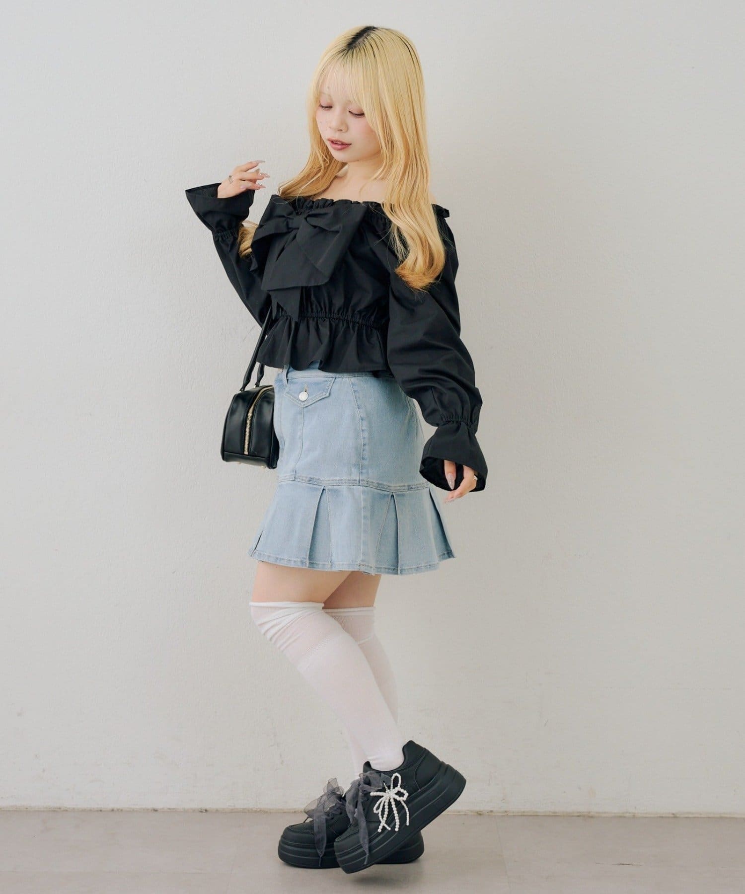 NICE CLAUP / OLIVE des OLIVE OUTLET(ナイスクラップ  / オリーブ デ オリーブ アウトレット) 【RMAF】フロントの大きなリボンが魅力、リボン付きブラウス