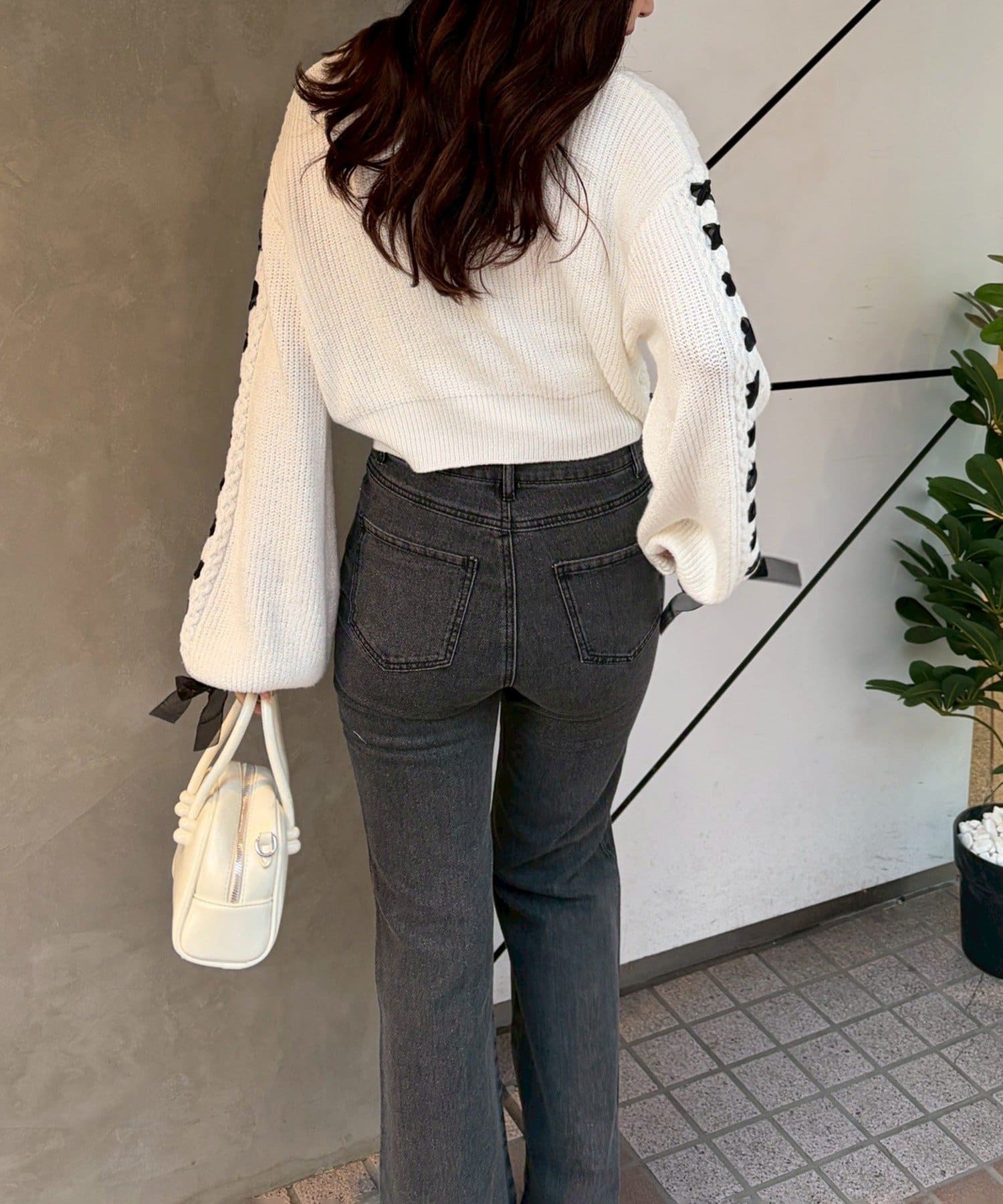 Remind me and forever(リマインドミーアンドフォーエバー) 動くたび、キラキラ輝くストーンが主役。キラキラセミフレアデニム