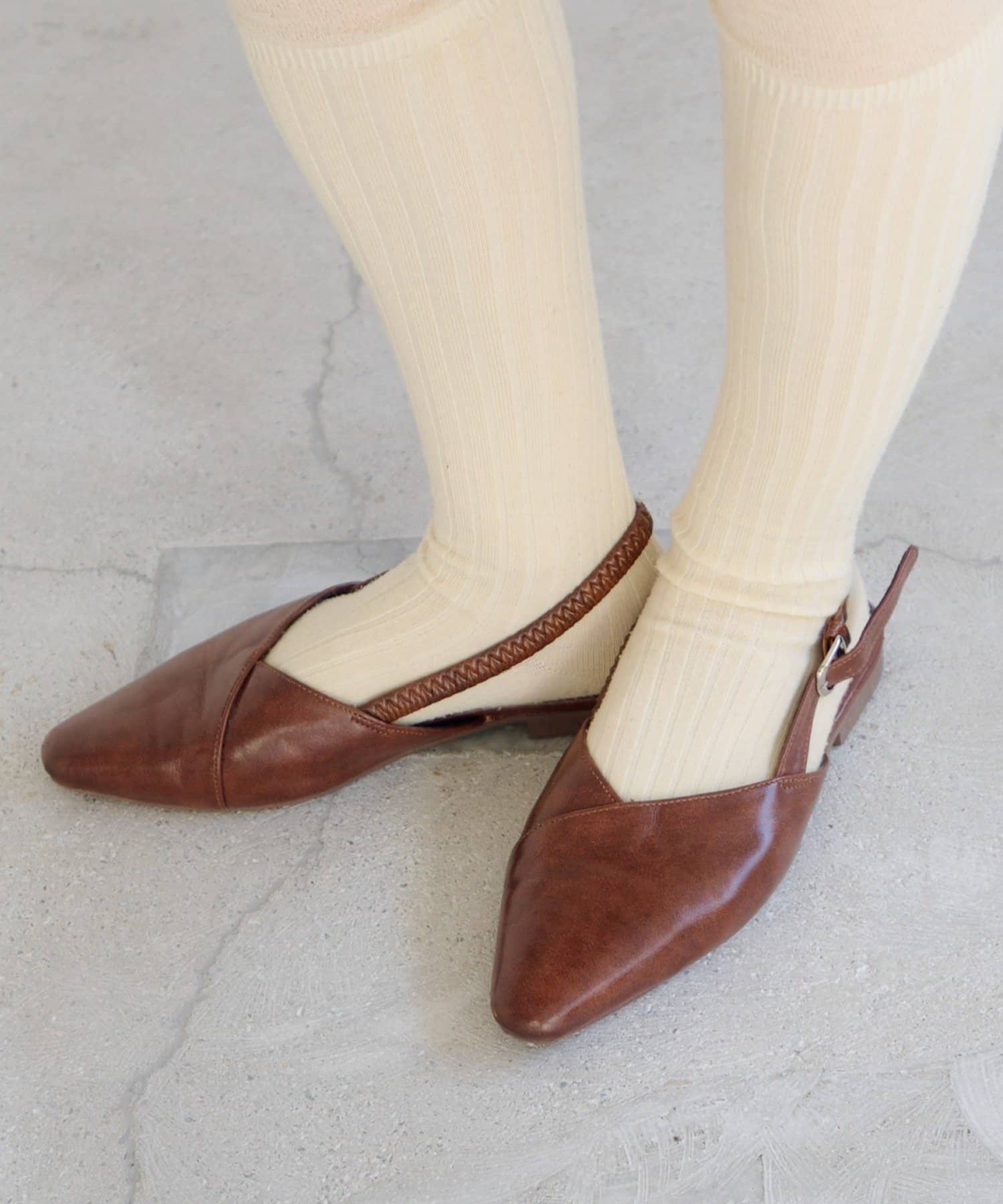 Kastane(カスタネ) 【1.23(金)12:00発売】クロストゥパンプス