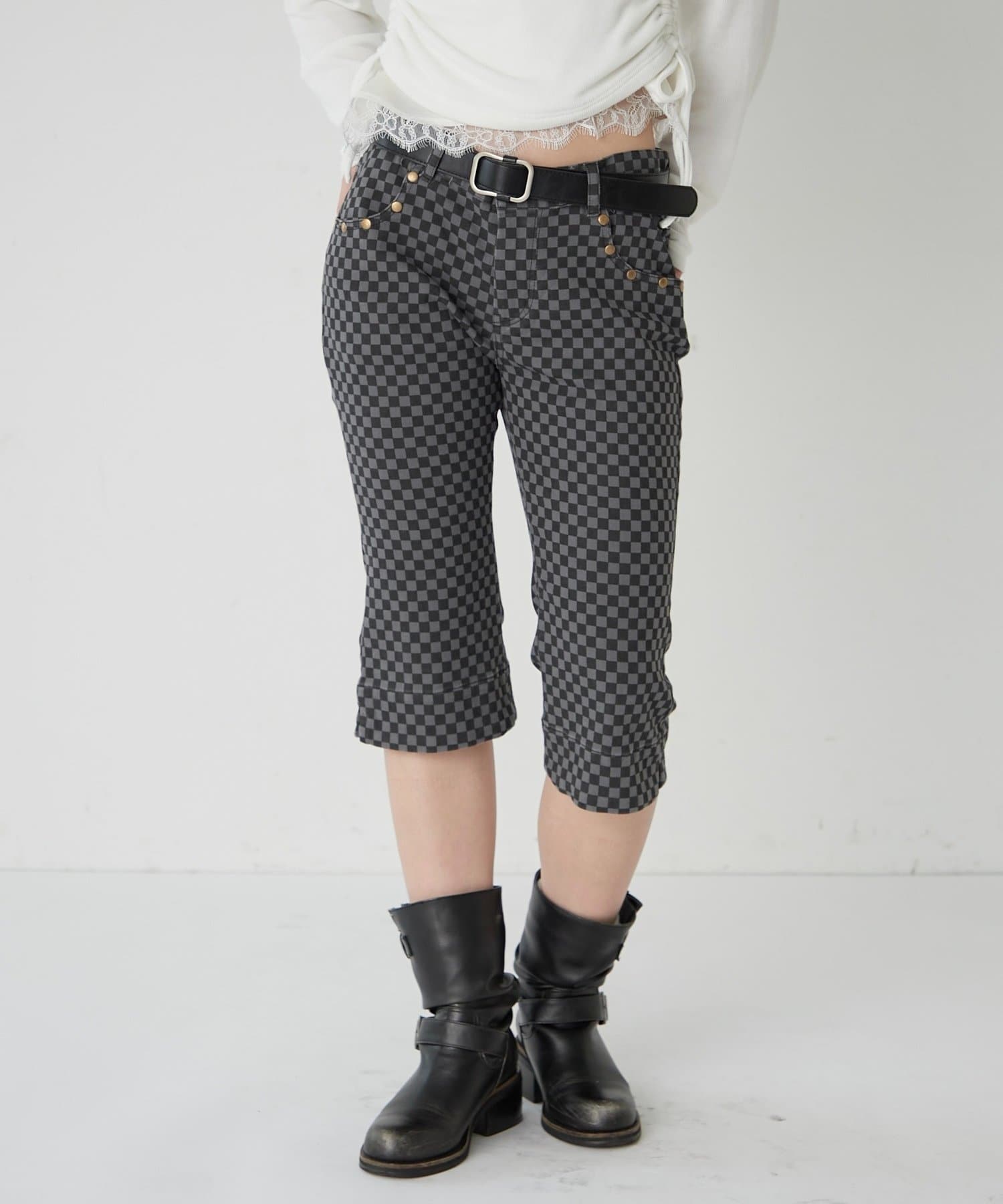 WHO’S WHO gallery(フーズフーギャラリー) ストレッチスタッズカプリパンツ