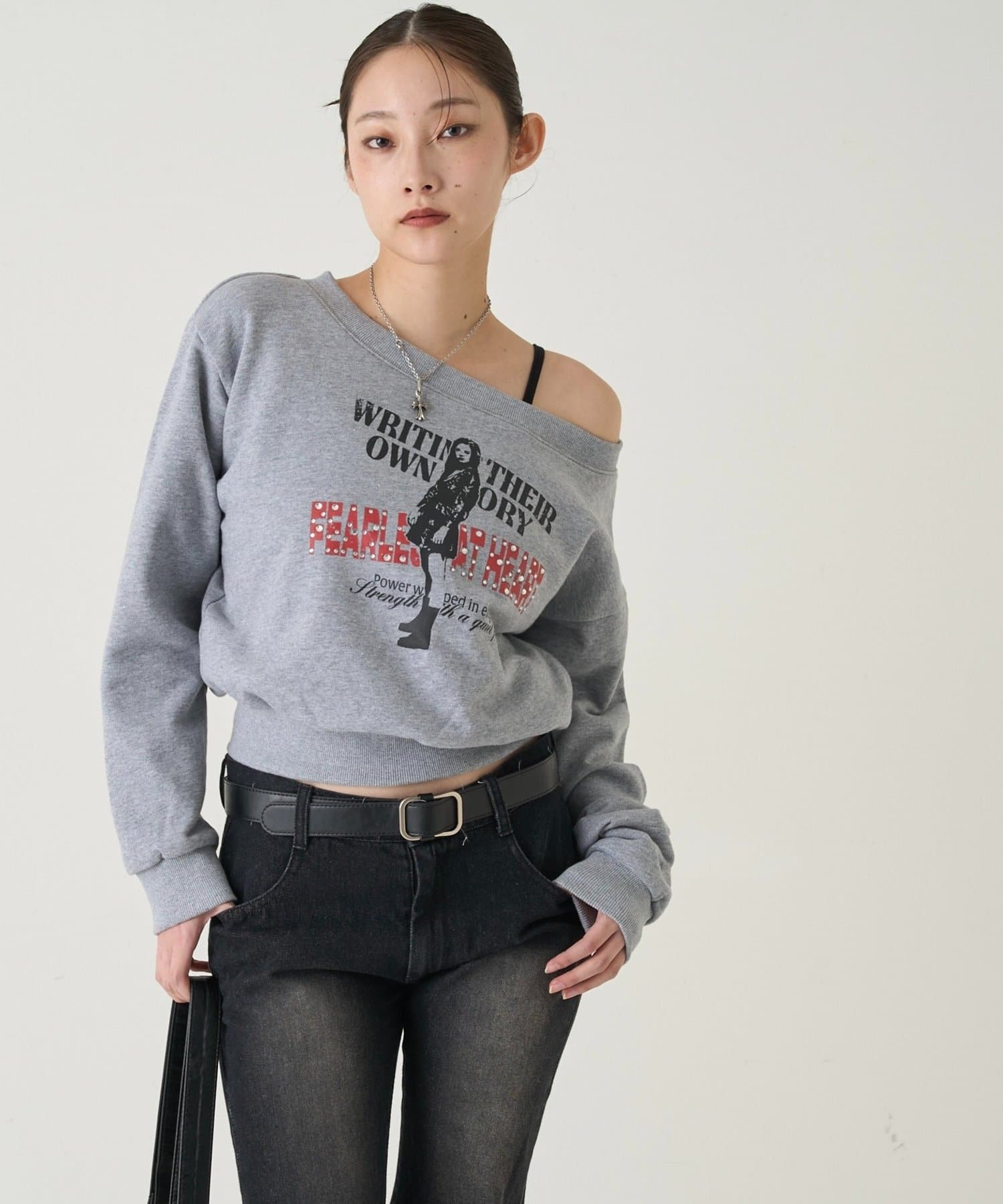 WHO’S WHO gallery(フーズフーギャラリー) ELIOTRHINESTONE COMPACT OFF-SHOULDER TOP
