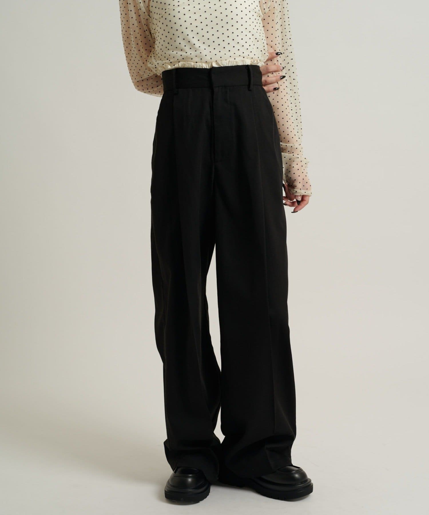 w closet(ダブルクローゼット) フリルスラックスパンツ