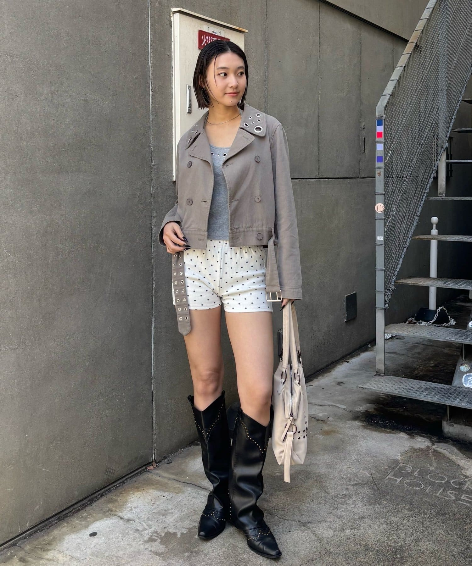 WHO’S WHO gallery(フーズフーギャラリー) カップ付きアイレットホルターキャミ