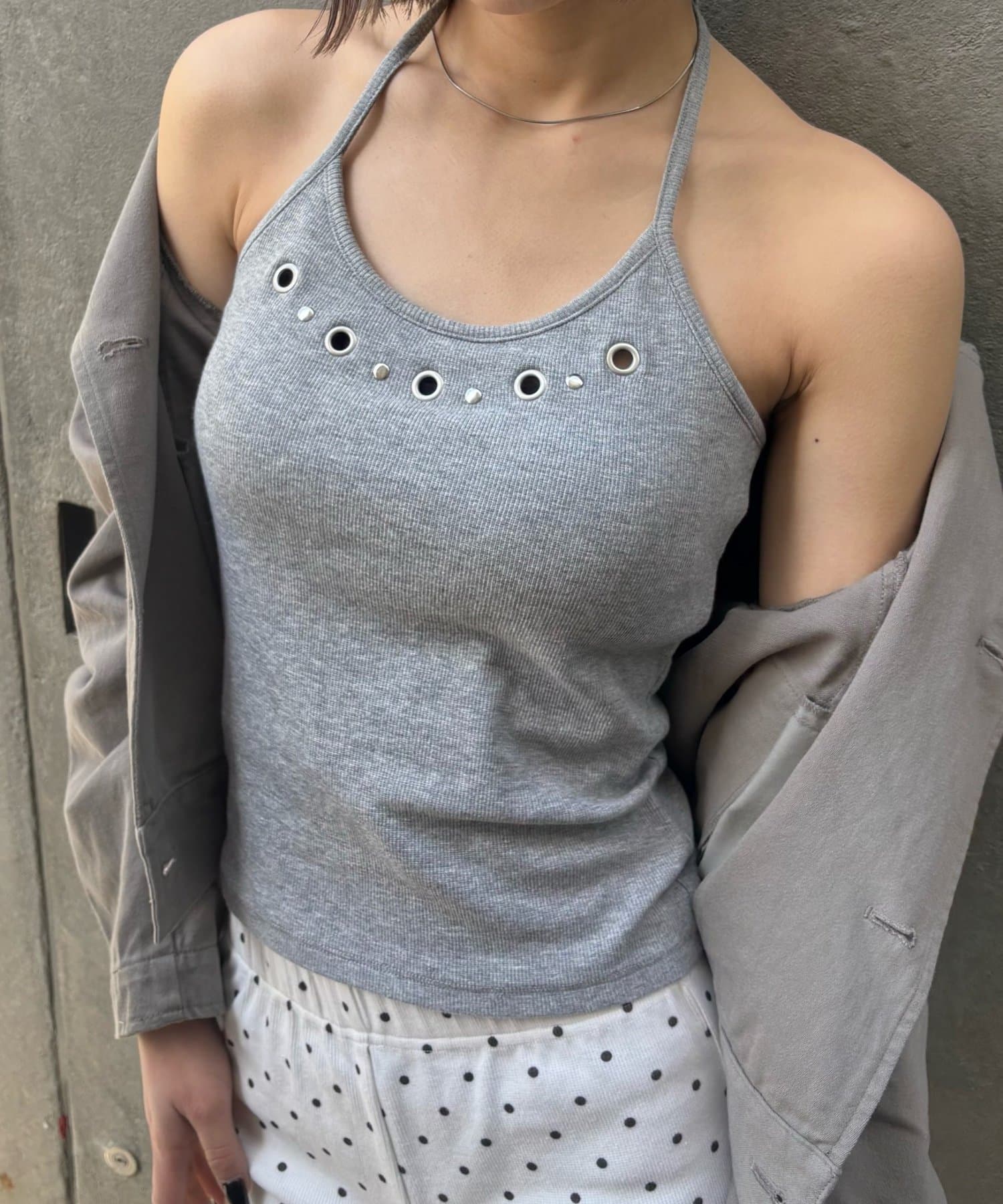 WHO’S WHO gallery(フーズフーギャラリー) カップ付きアイレットホルターキャミ