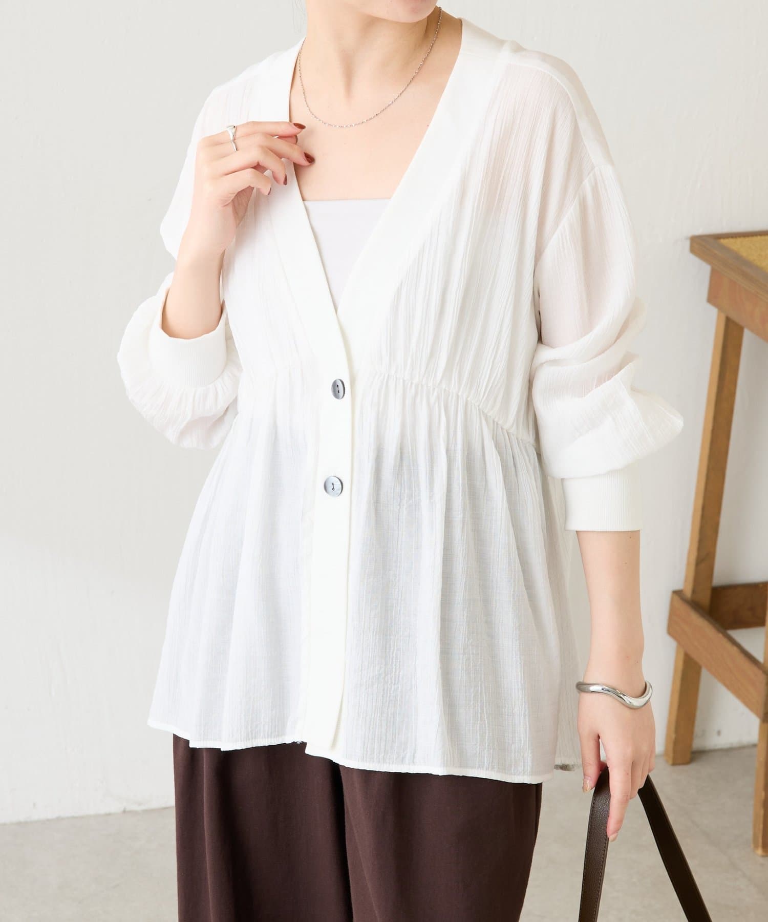 COLLAGE GALLARDAGALANTE(コラージュ ガリャルダガランテ) 【軽量/体型カバー】ギャザー切替シアーシャツカーディガン