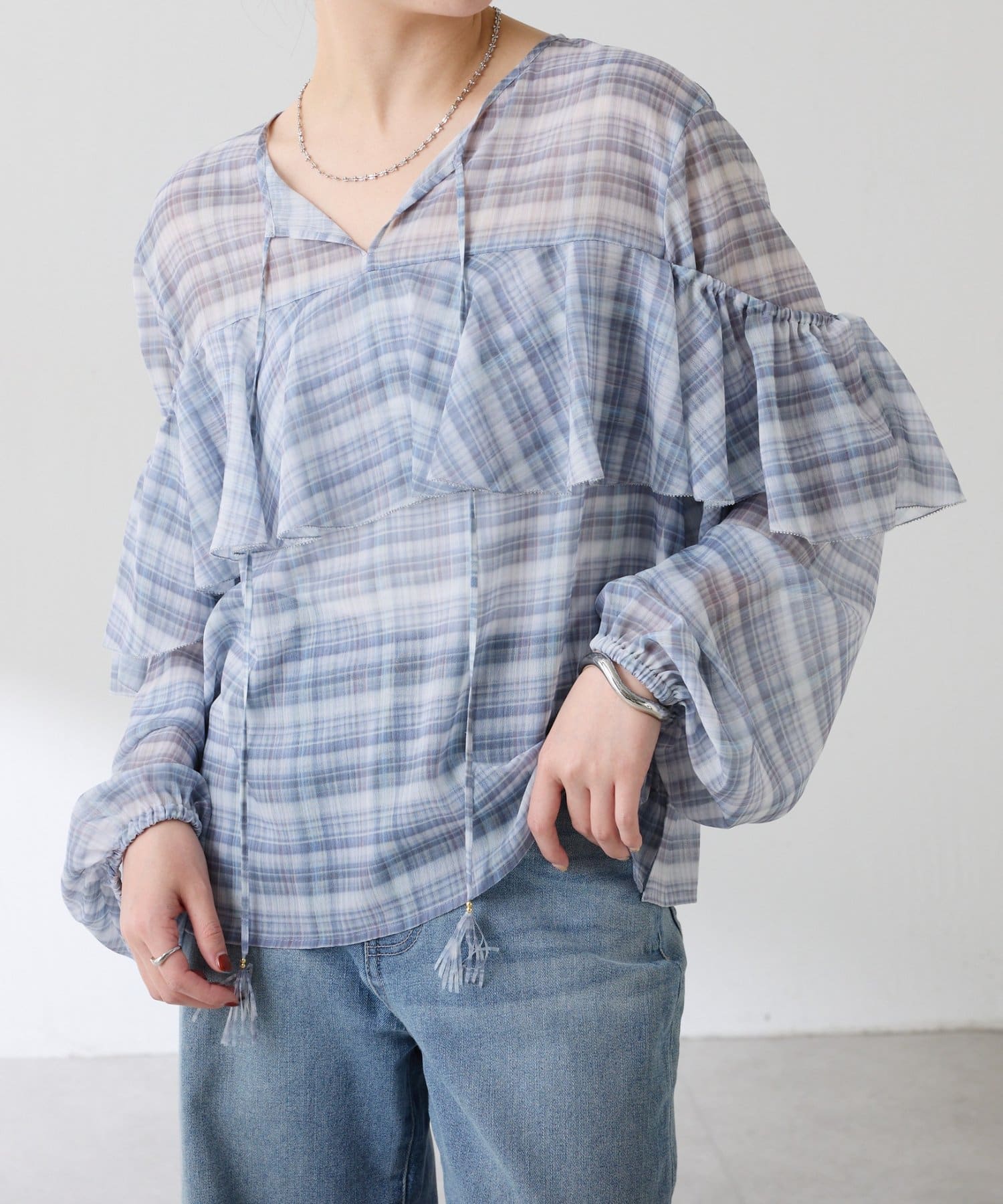 COLLAGE GALLARDAGALANTE(コラージュ ガリャルダガランテ) 【着映えアイテム】チェックシフォンラッフルブラウス