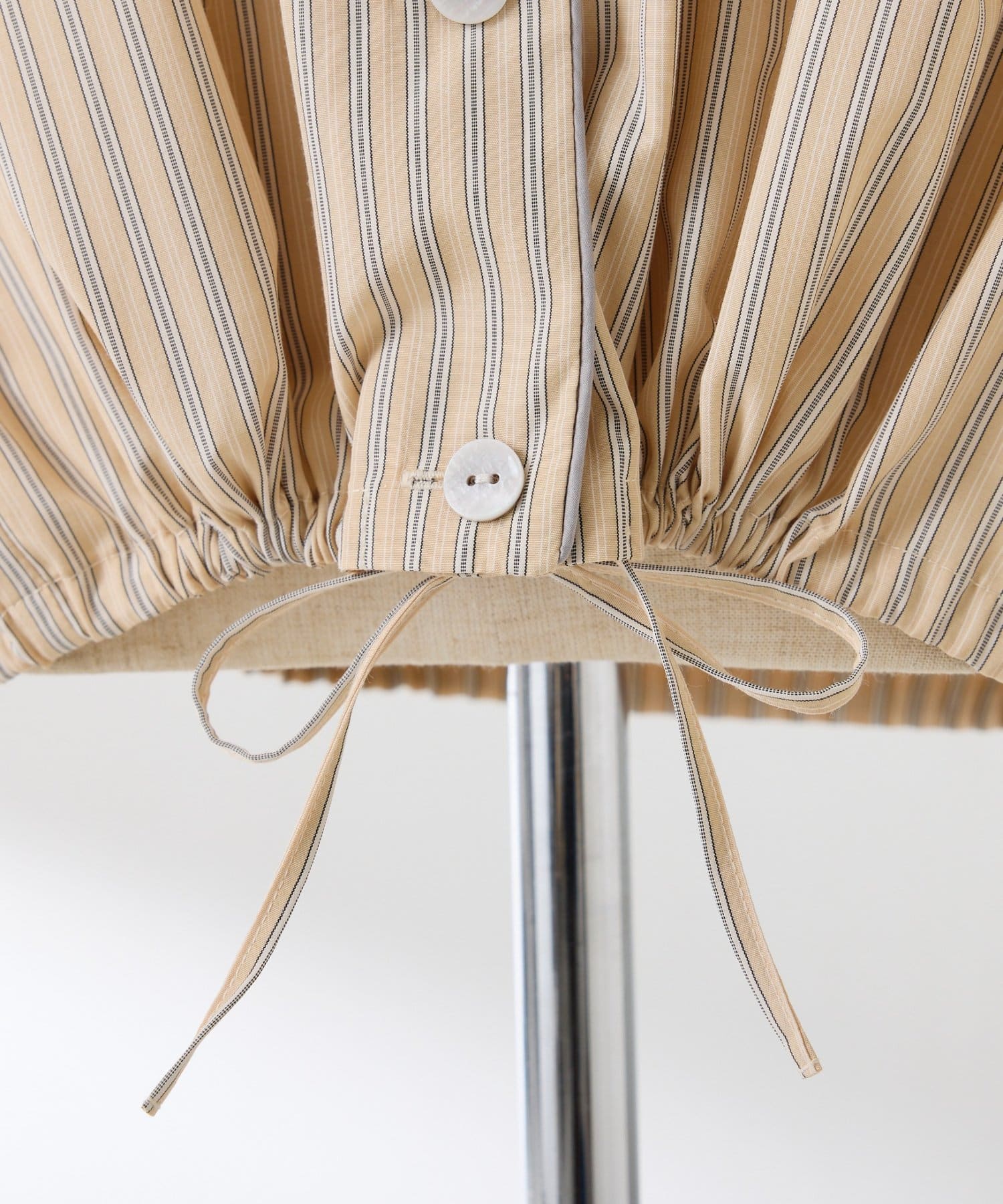 COLLAGE GALLARDAGALANTE(コラージュ ガリャルダガランテ) 【１枚で着映え】ビジューストライプブラウス