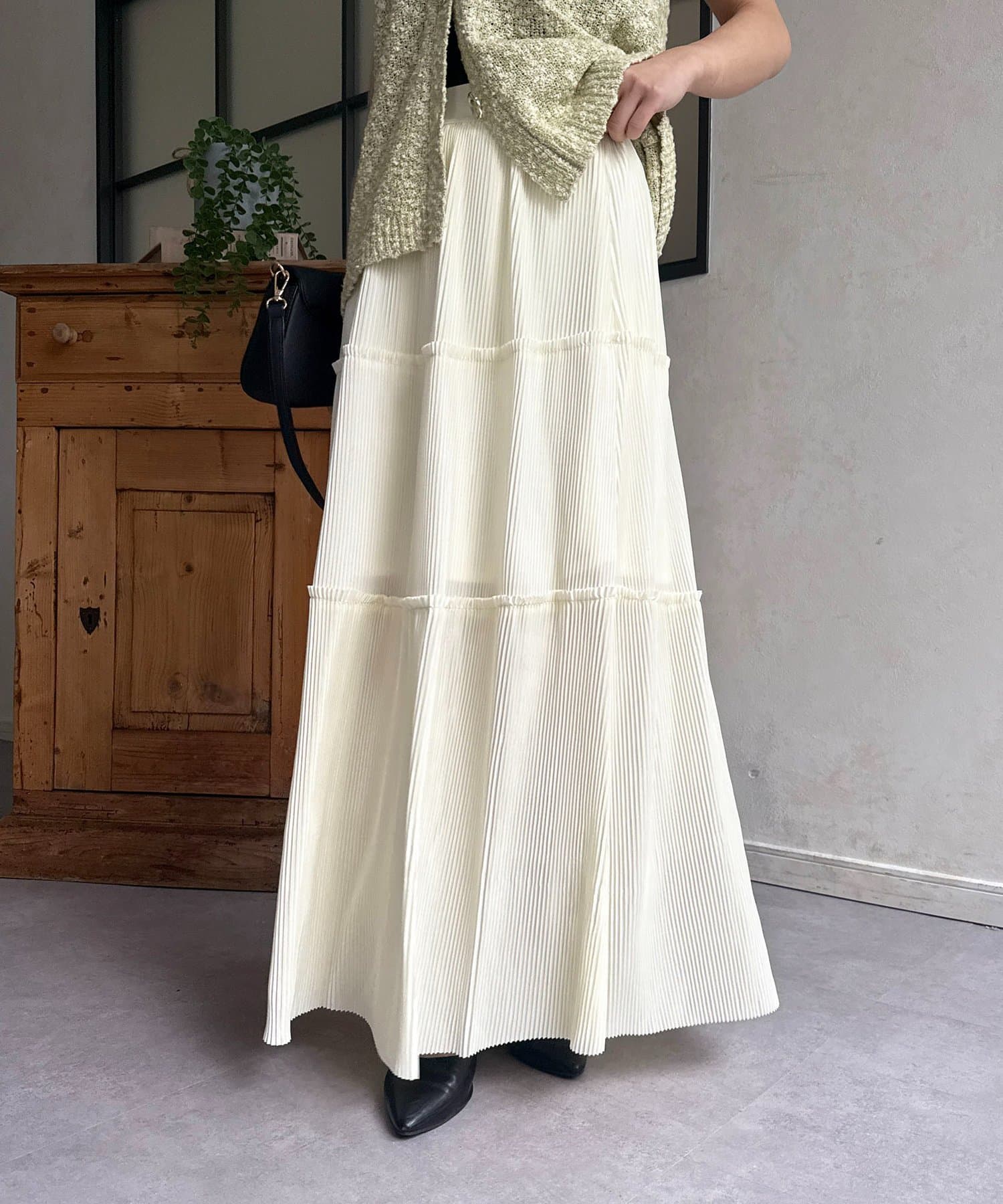 Thevon.(ゼヴォン) 光沢プリーツティアードスカート