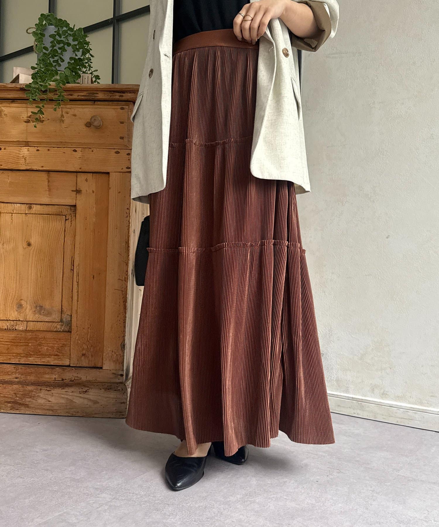 Thevon.(ゼヴォン) 光沢プリーツティアードスカート