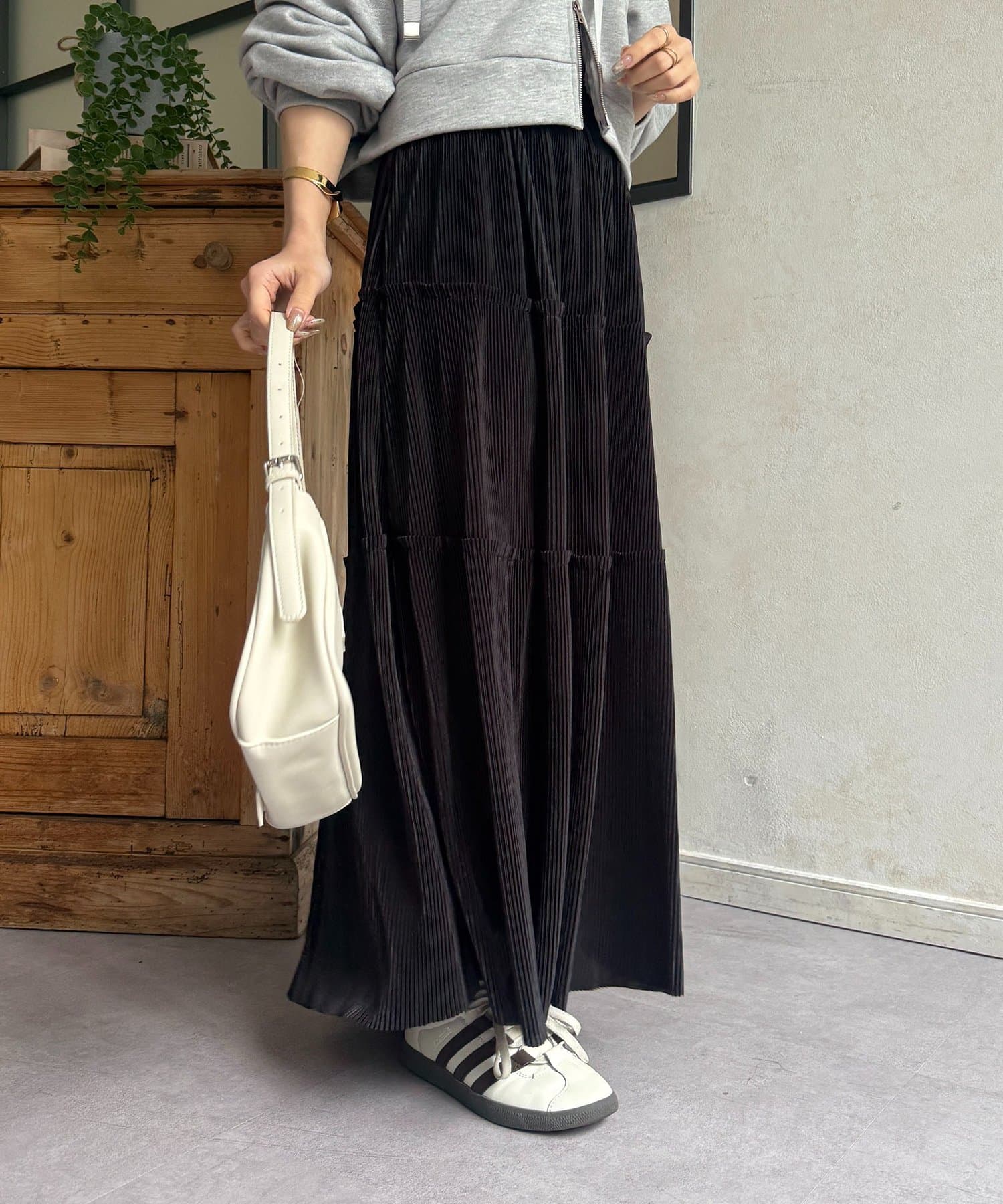 Thevon.(ゼヴォン) 光沢プリーツティアードスカート