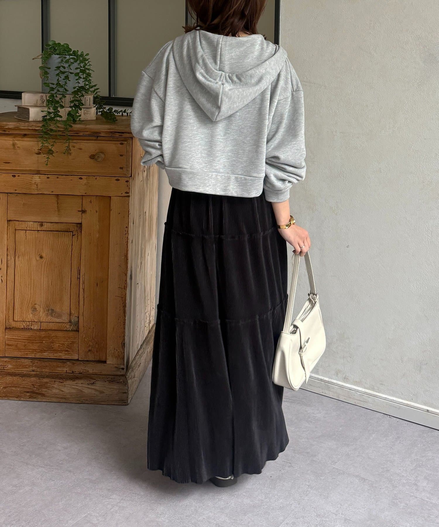 Thevon.(ゼヴォン) 光沢プリーツティアードスカート