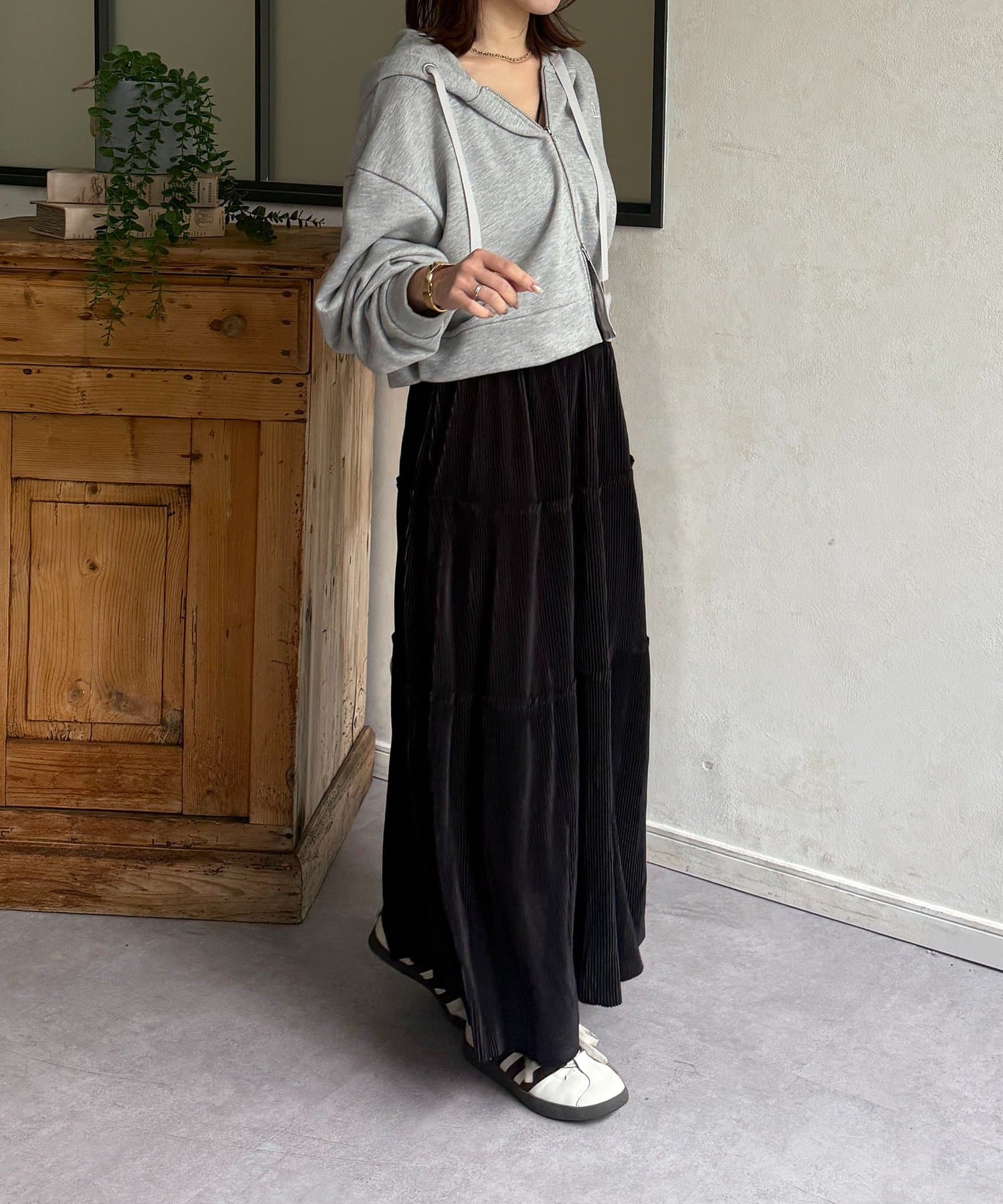 Thevon.(ゼヴォン) 光沢プリーツティアードスカート