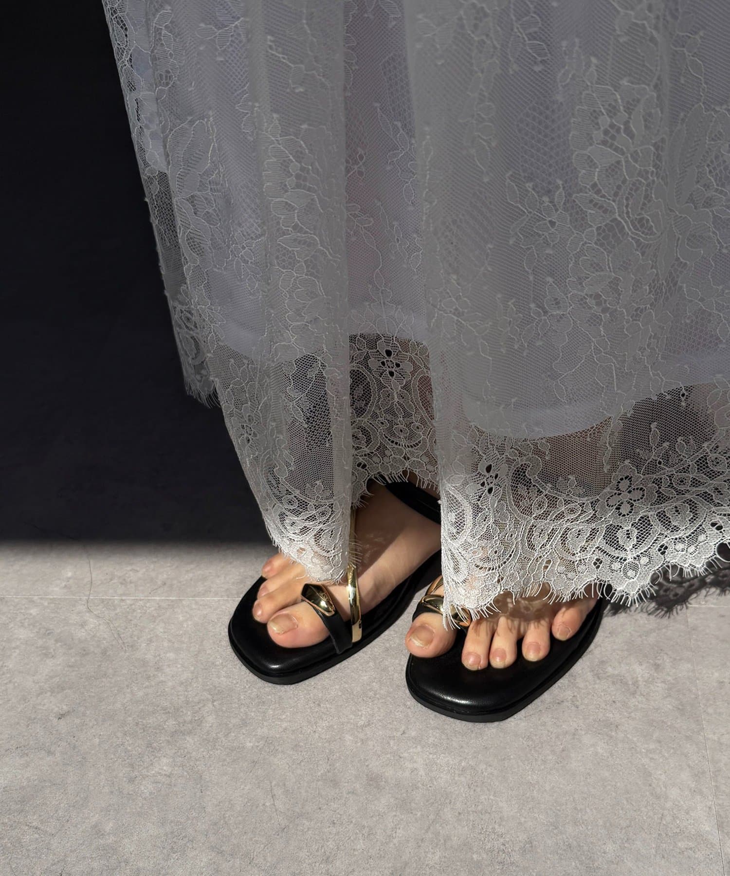 Thevon.(ゼヴォン) GLDライントングサンダル