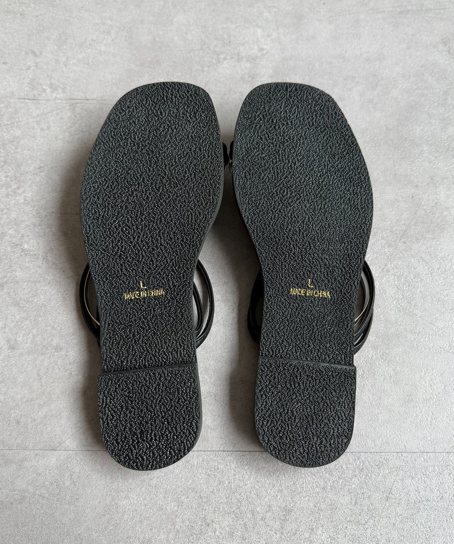 Thevon.(ゼヴォン) GLDライントングサンダル