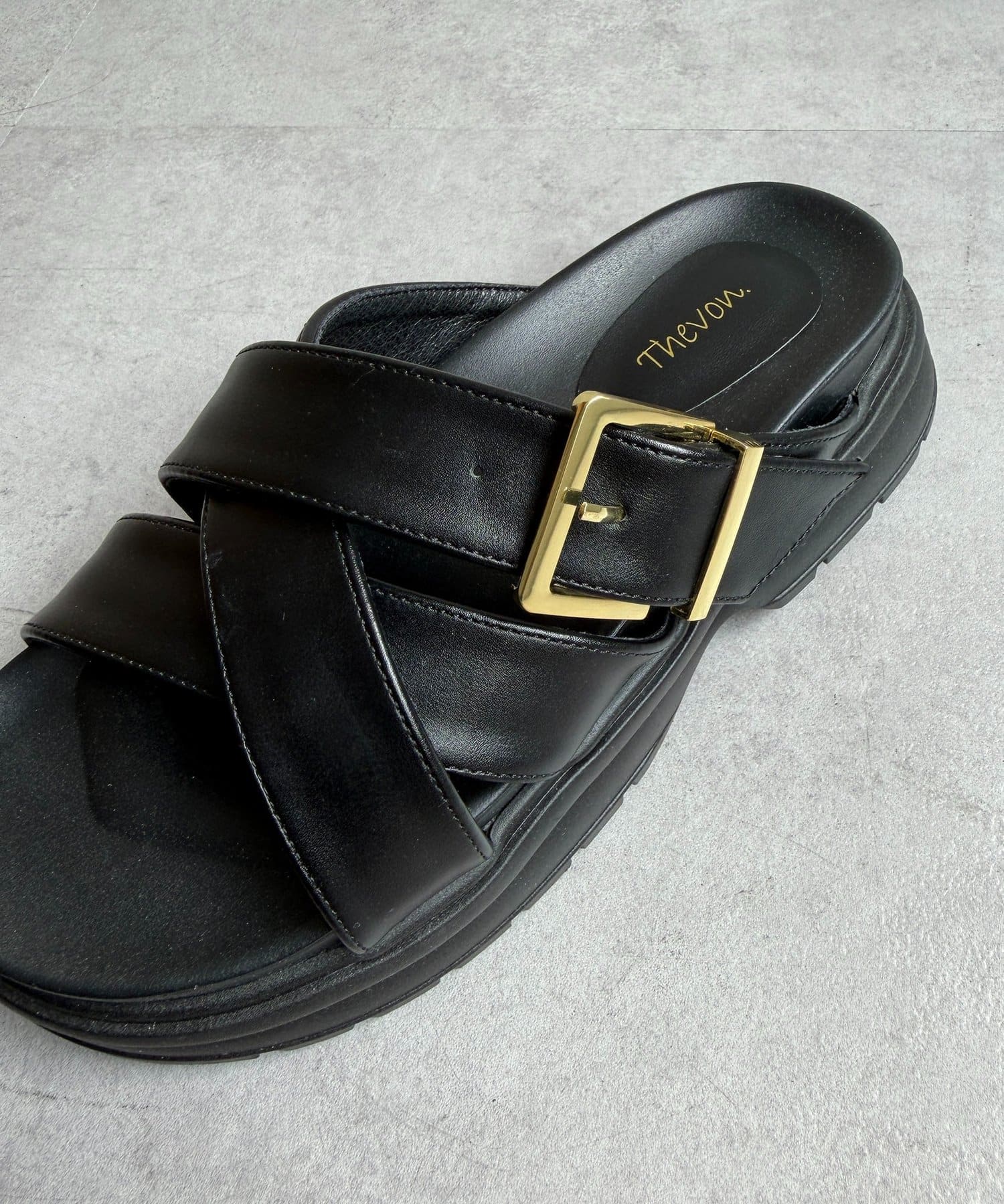 Thevon.(ゼヴォン) 厚底クロスベルトサンダル