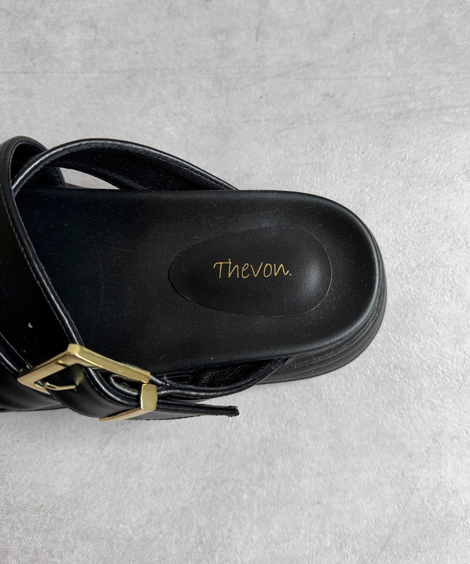 Thevon.(ゼヴォン) 厚底クロスベルトサンダル