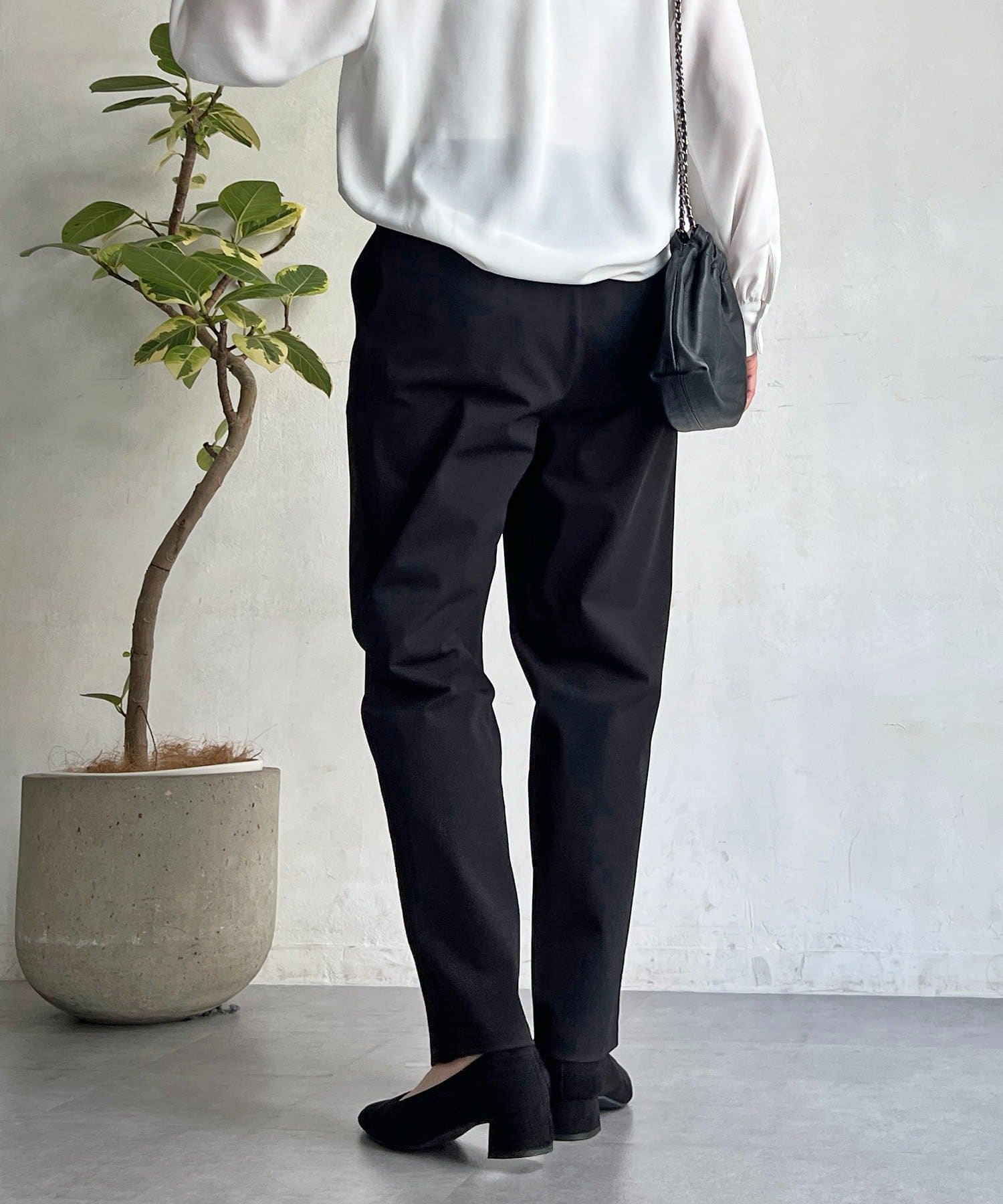 un dix cors(アンディコール) 360度ストレッチテーパードパンツ