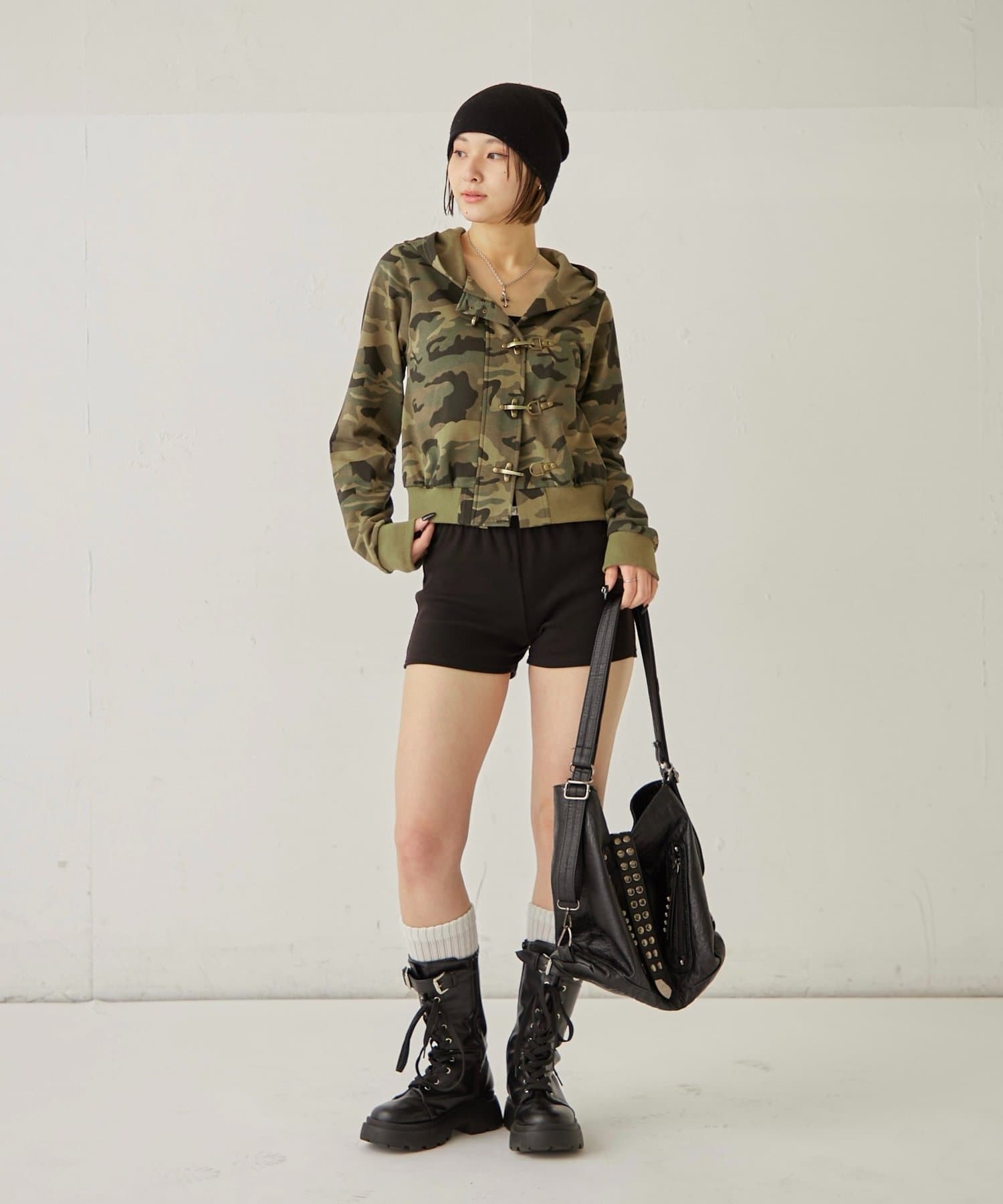 WHO’S WHO gallery(フーズフーギャラリー) ファイヤーマンフックパーカー