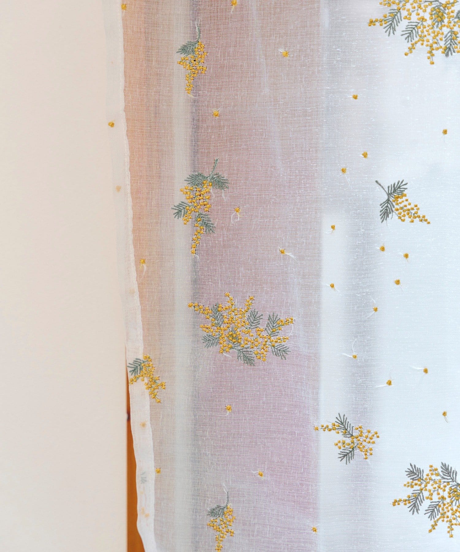 salut!(サリュ) 抗菌防臭ミモザ刺繍ロングカフェカーテン：75×100cm