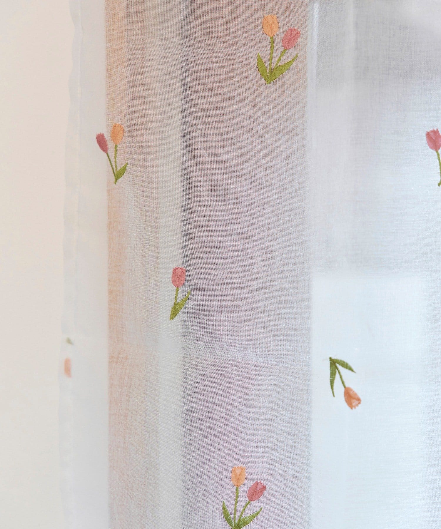 salut!(サリュ) 抗菌防臭チューリップ刺繍ロングカフェカーテン：75×100cm