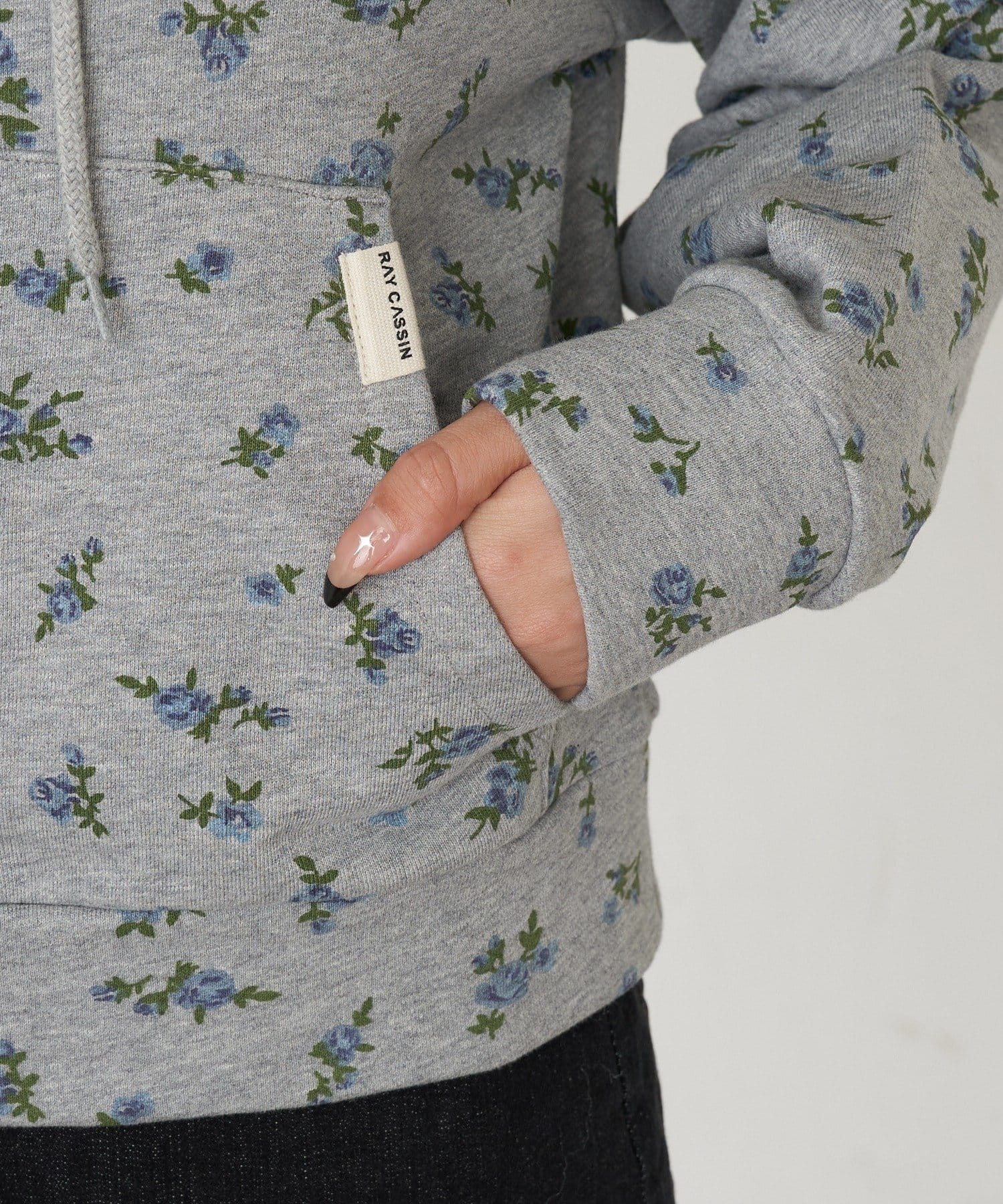 RAY CASSIN(レイカズン) ロゴパッチワークパーカー