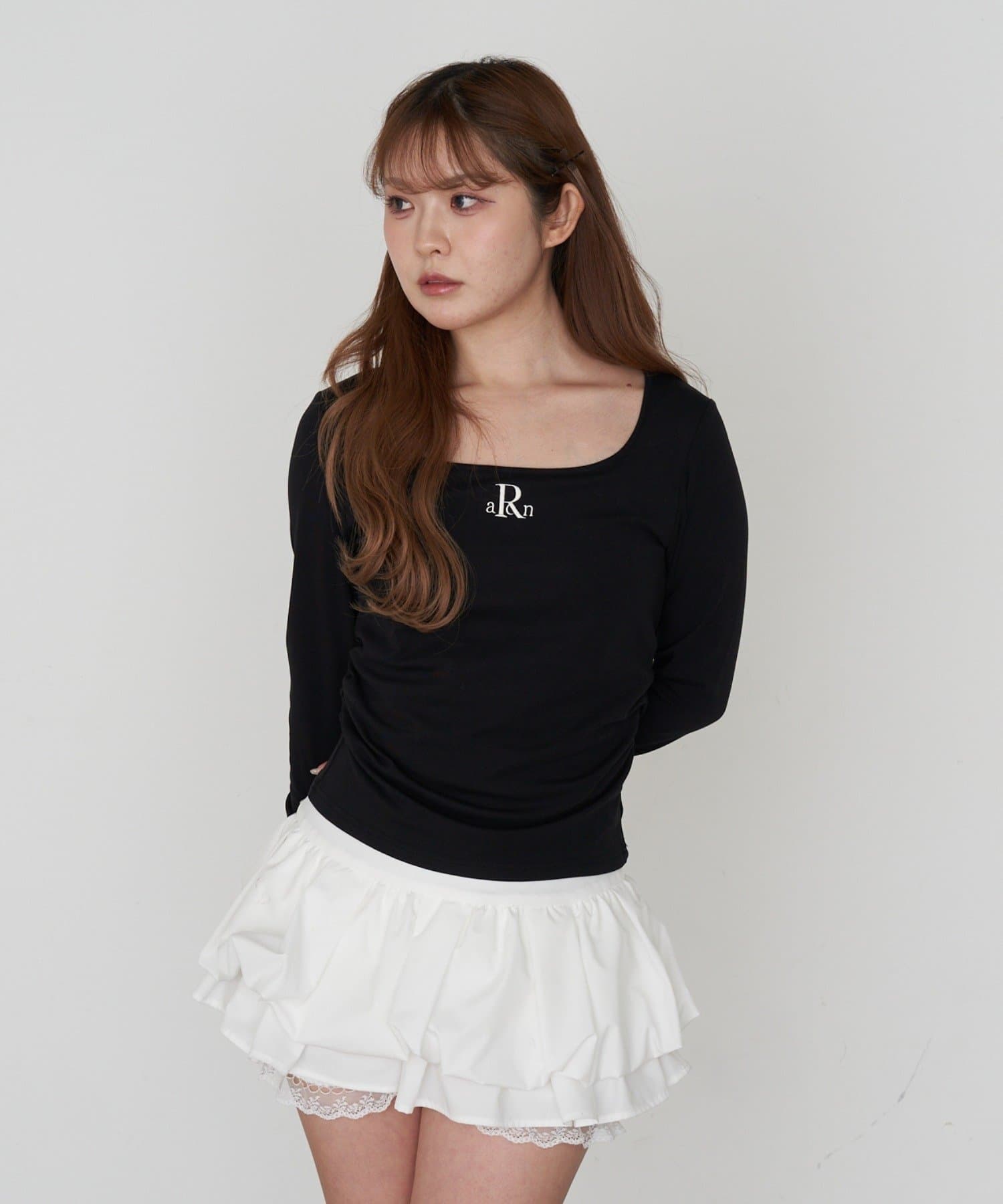 RAY CASSIN(レイカズン) ロゴ刺繍カップ付UネックロンT