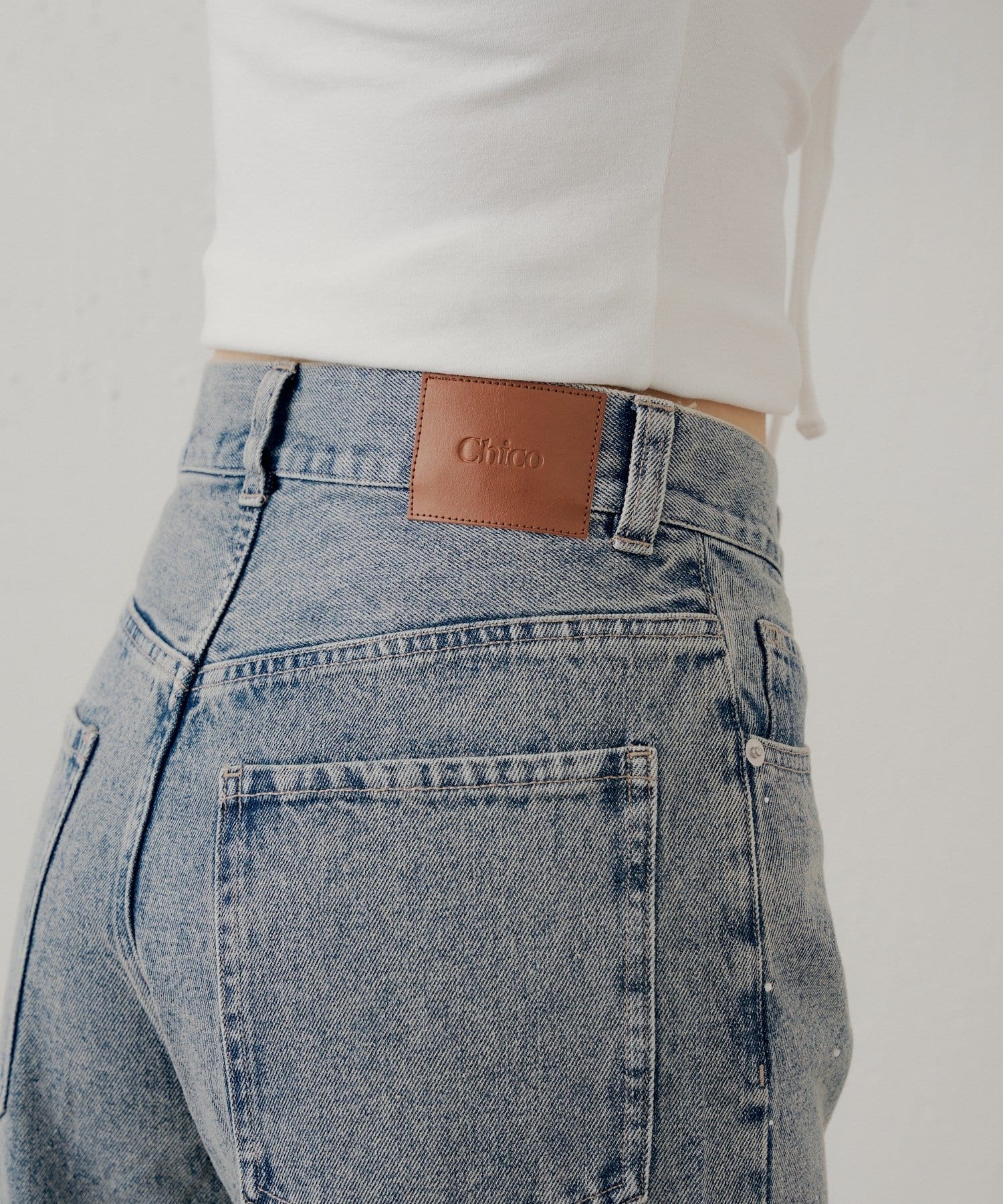 Chico(チコ) ラインストーンロゴワイドデニムパンツ