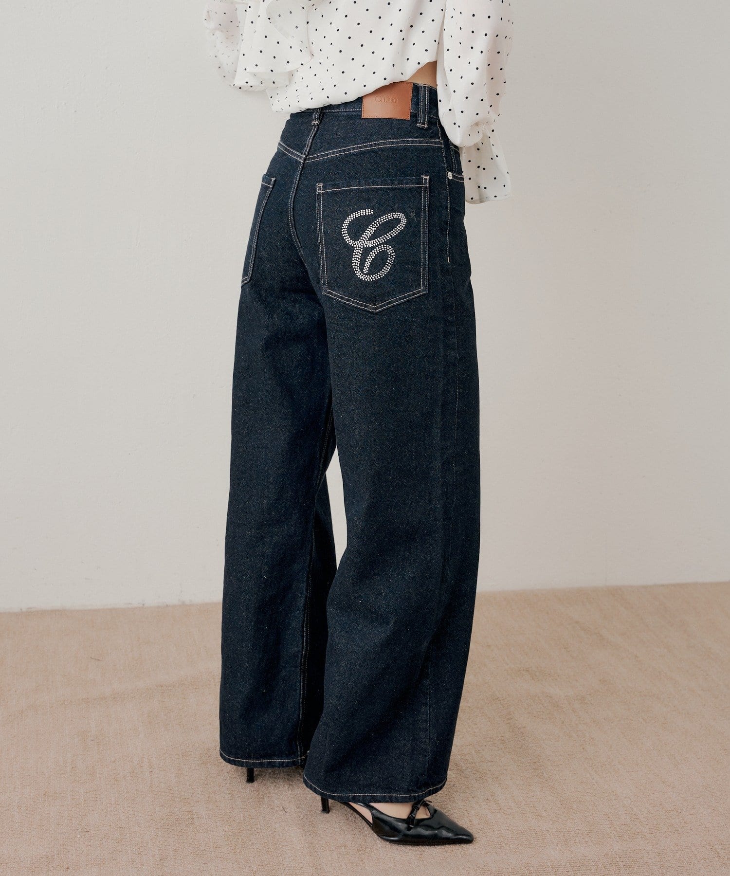 Chico(チコ) ラインストーンロゴワイドデニムパンツ