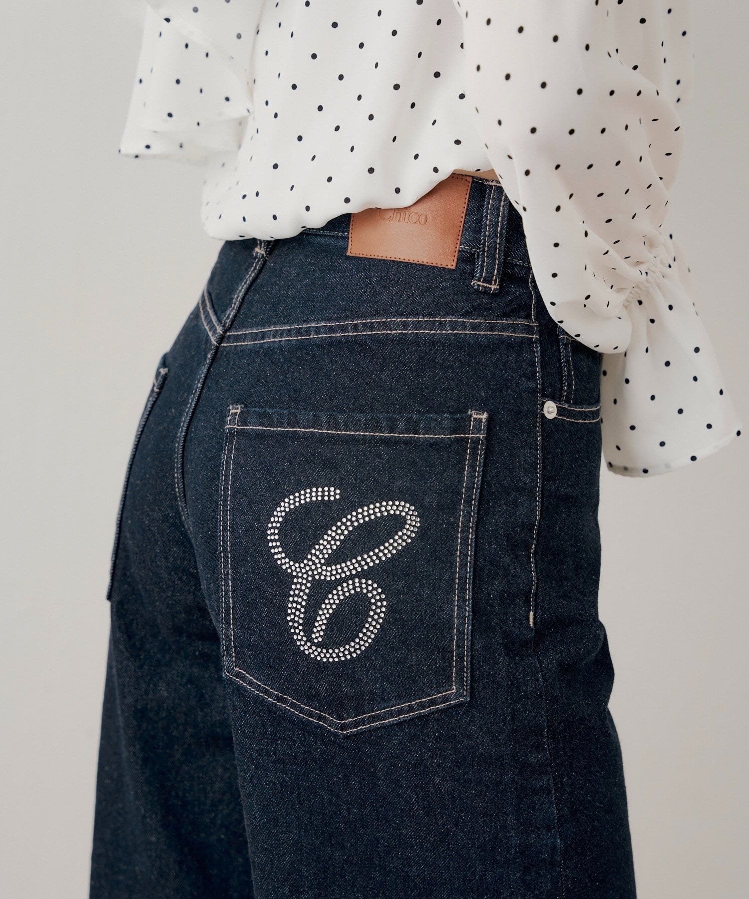 Chico(チコ) ラインストーンロゴワイドデニムパンツ